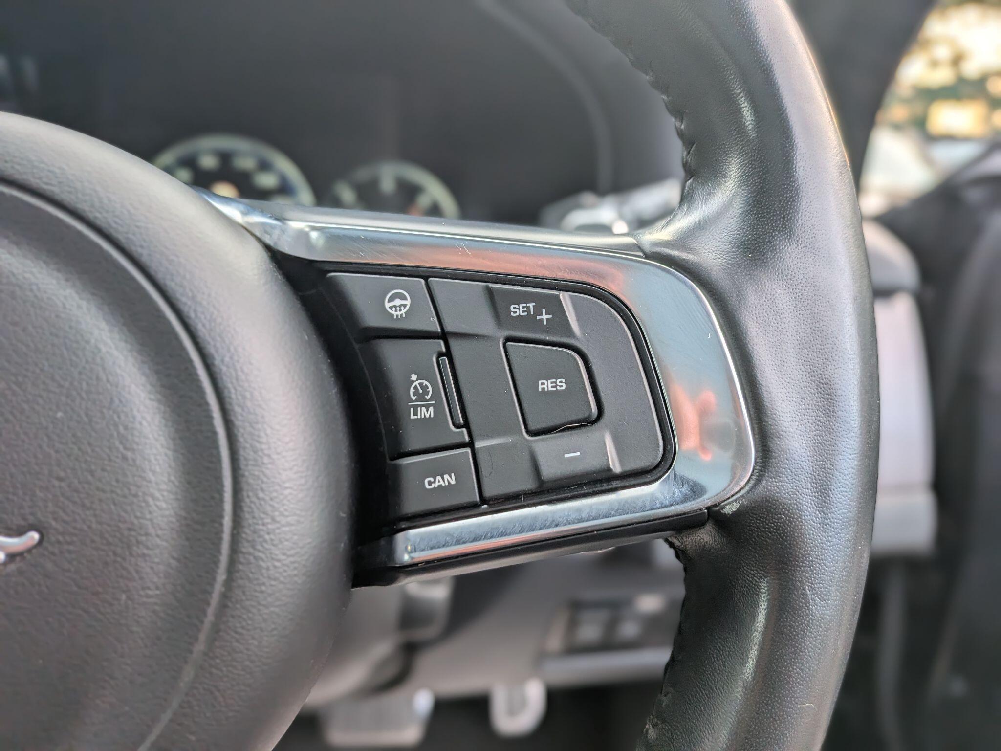 Jaguar XF view 30