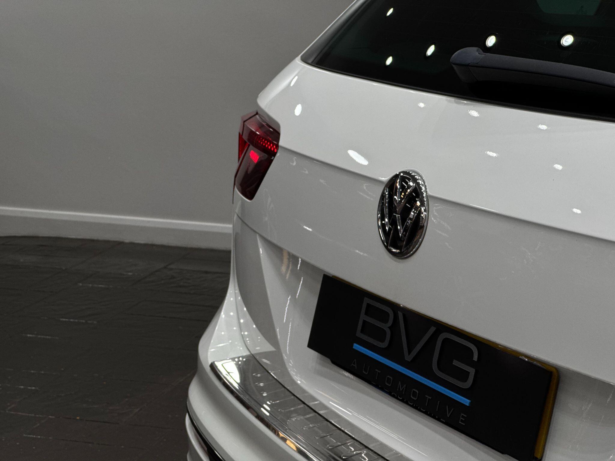 Volkswagen Tiguan view 23