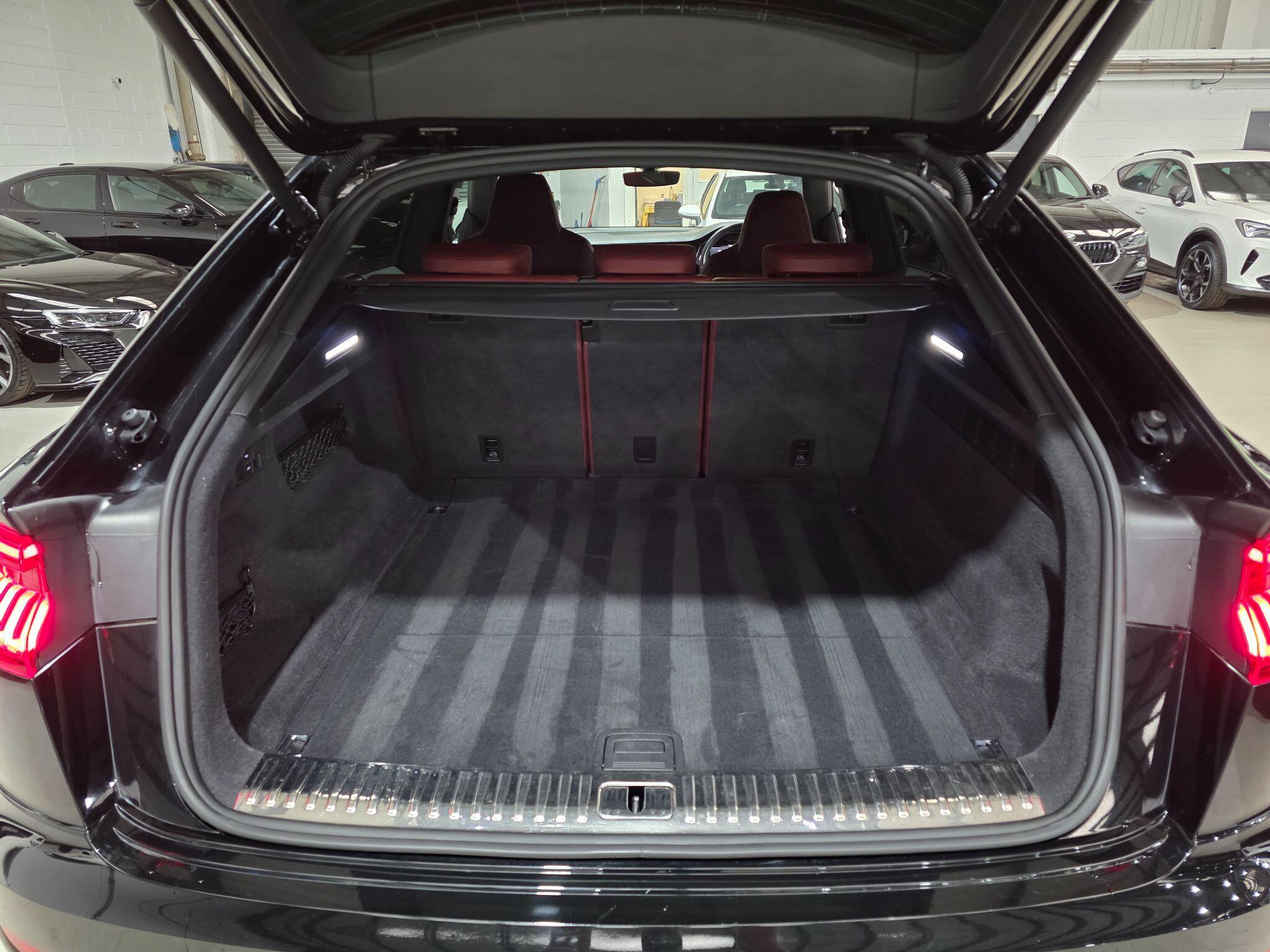 Audi SQ8 view 44