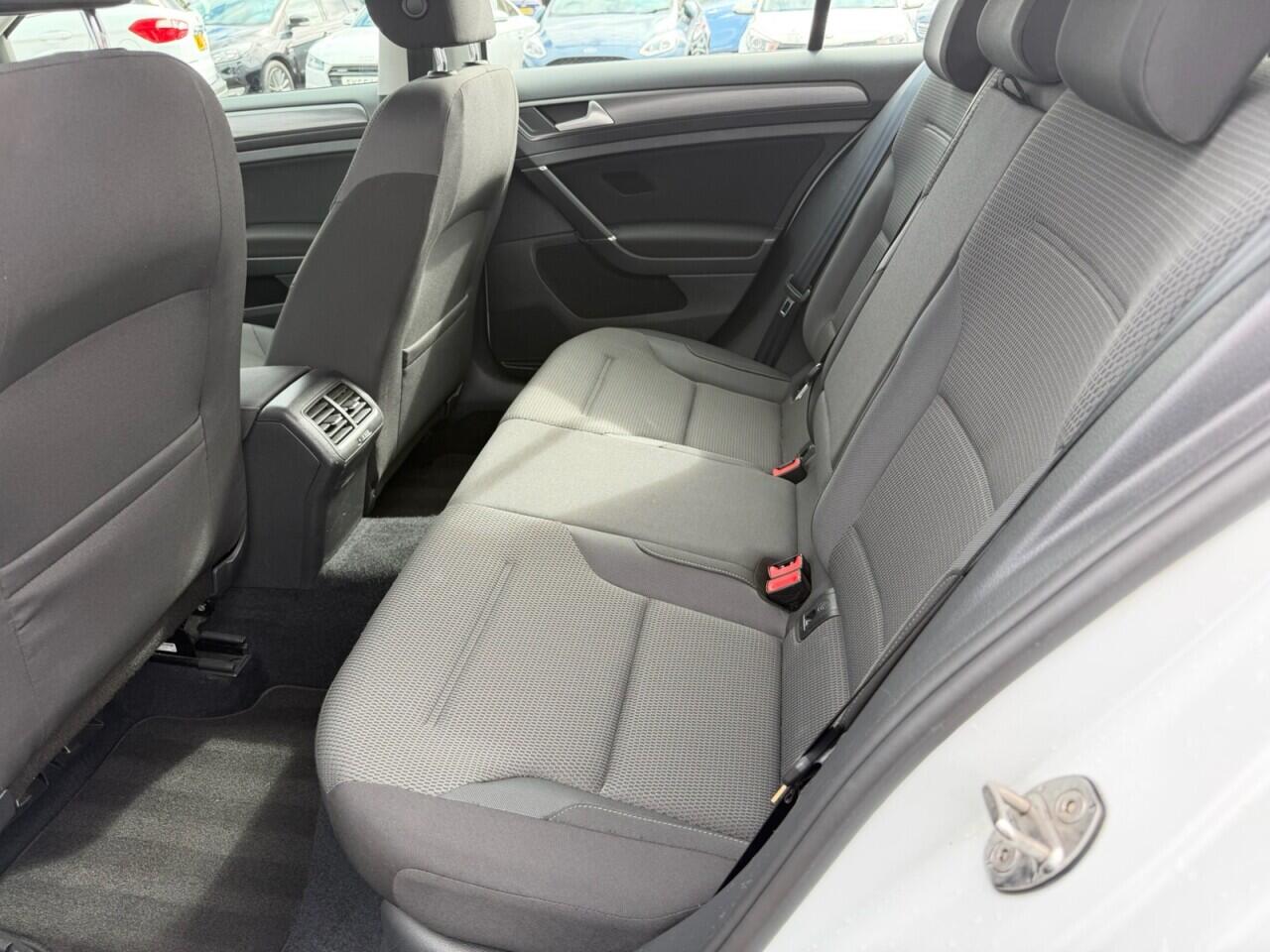 Volkswagen Golf view 35