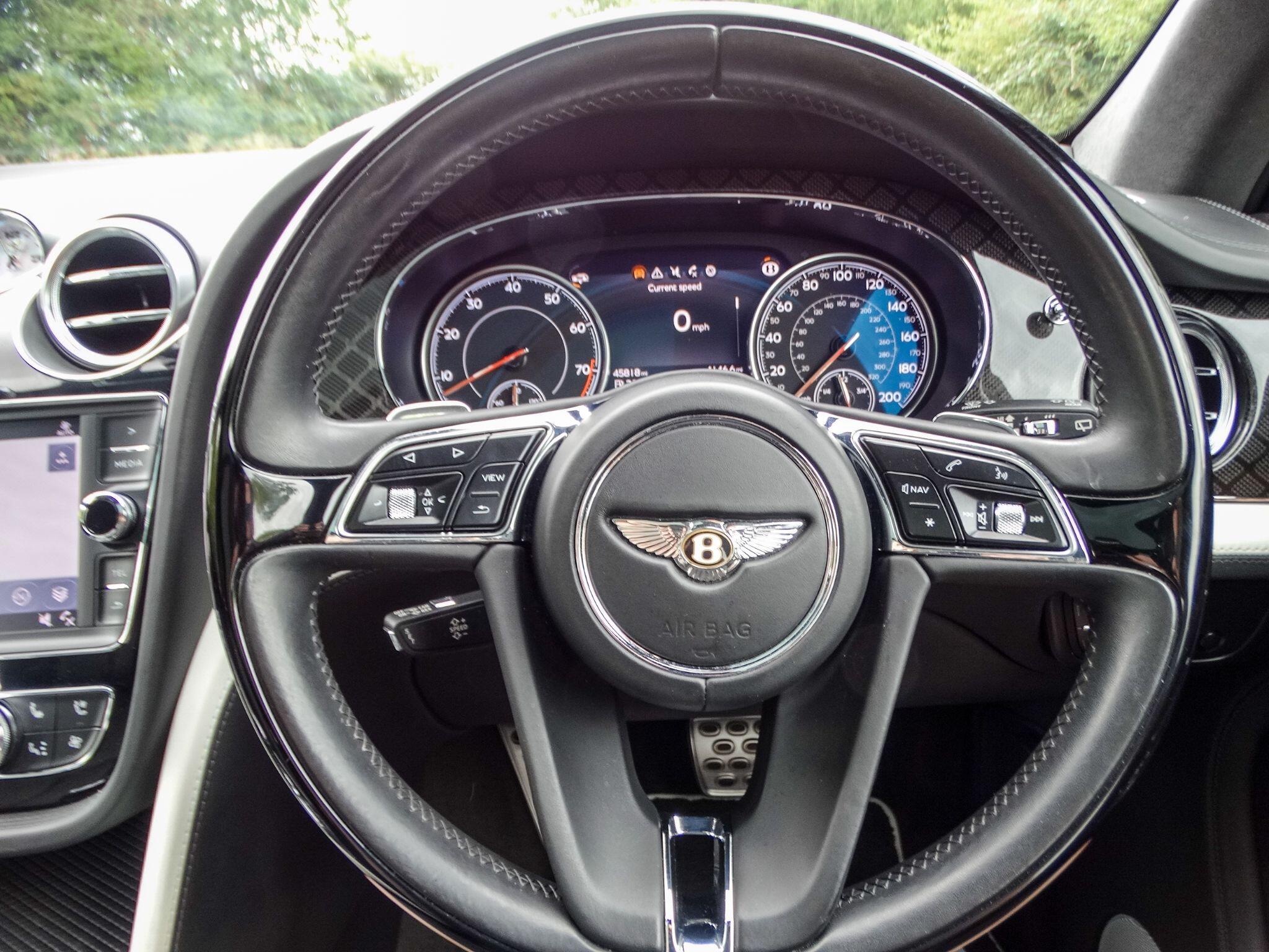 Bentley Bentayga view 7