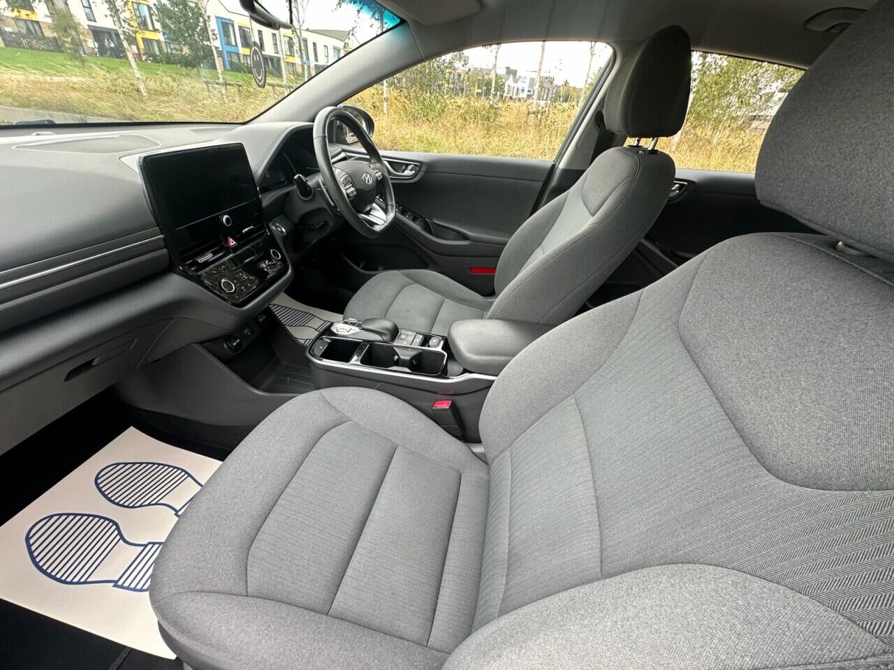 Hyundai Ioniq view 39