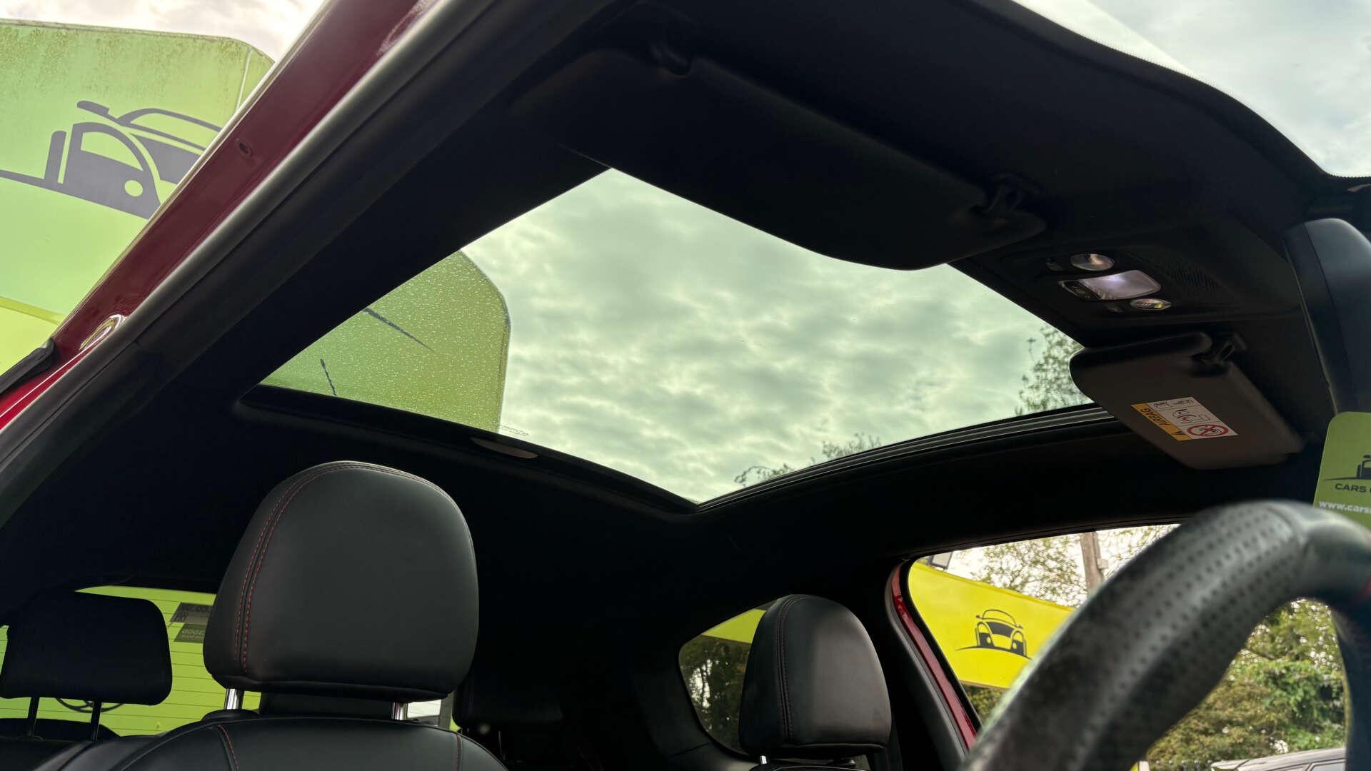Peugeot 208 view 5