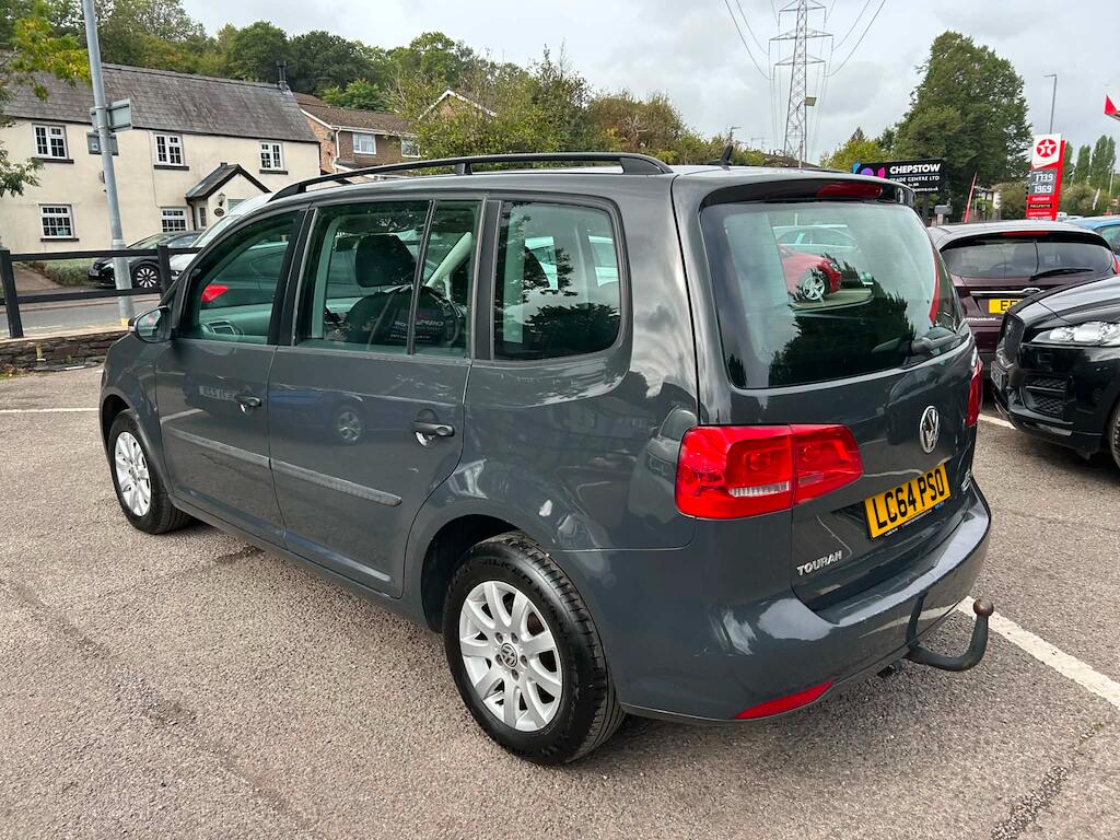 Volkswagen Touran view 4