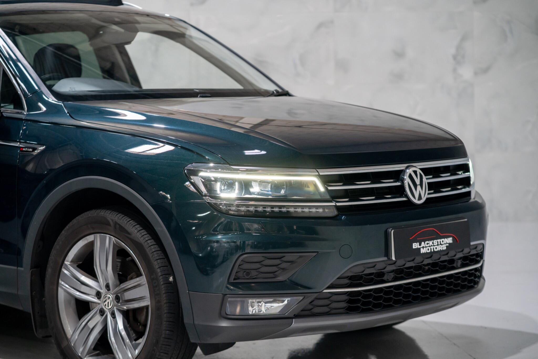 Volkswagen Tiguan Allspace view 11