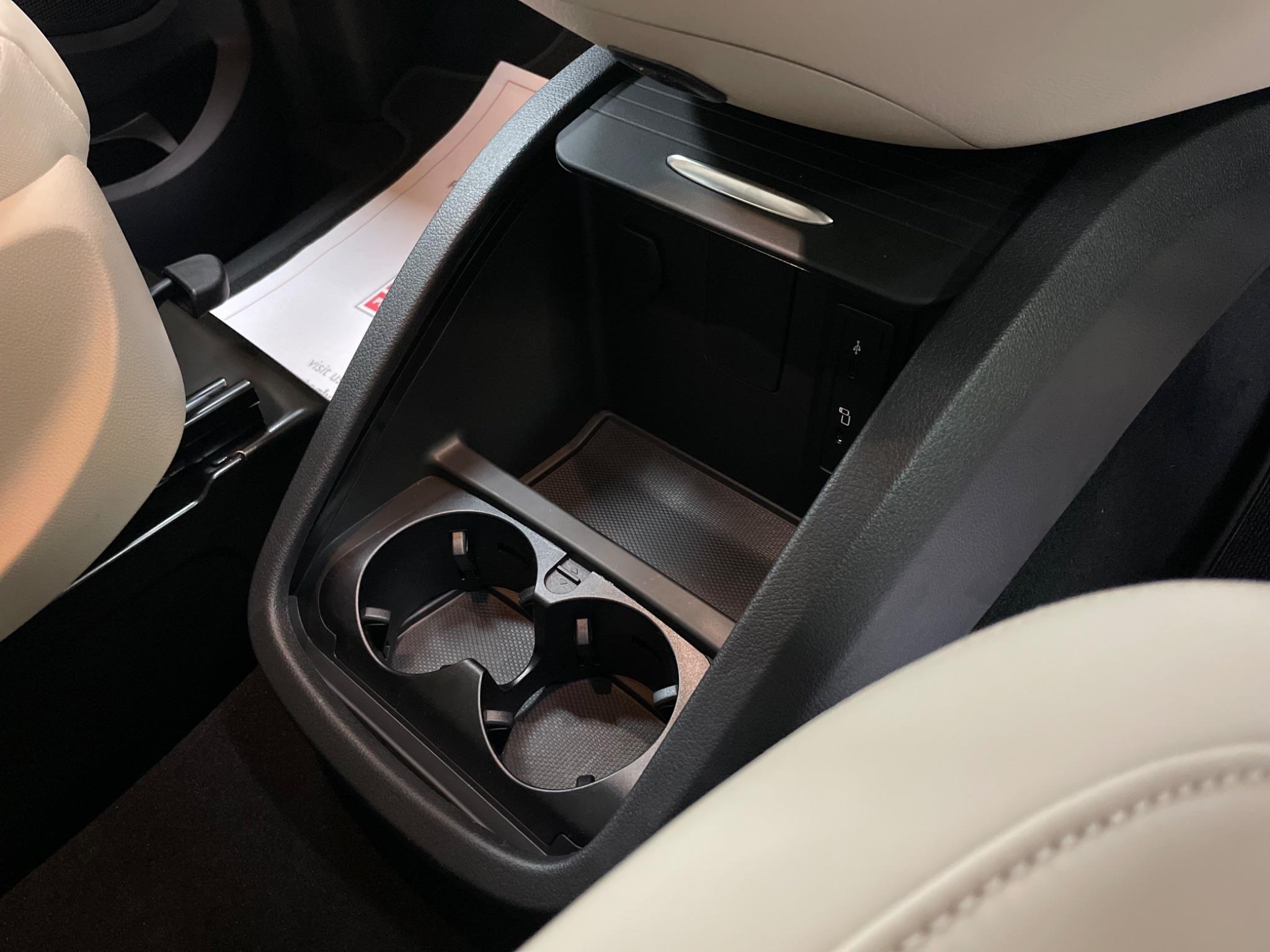 Mercedes-Benz V-Class view 13