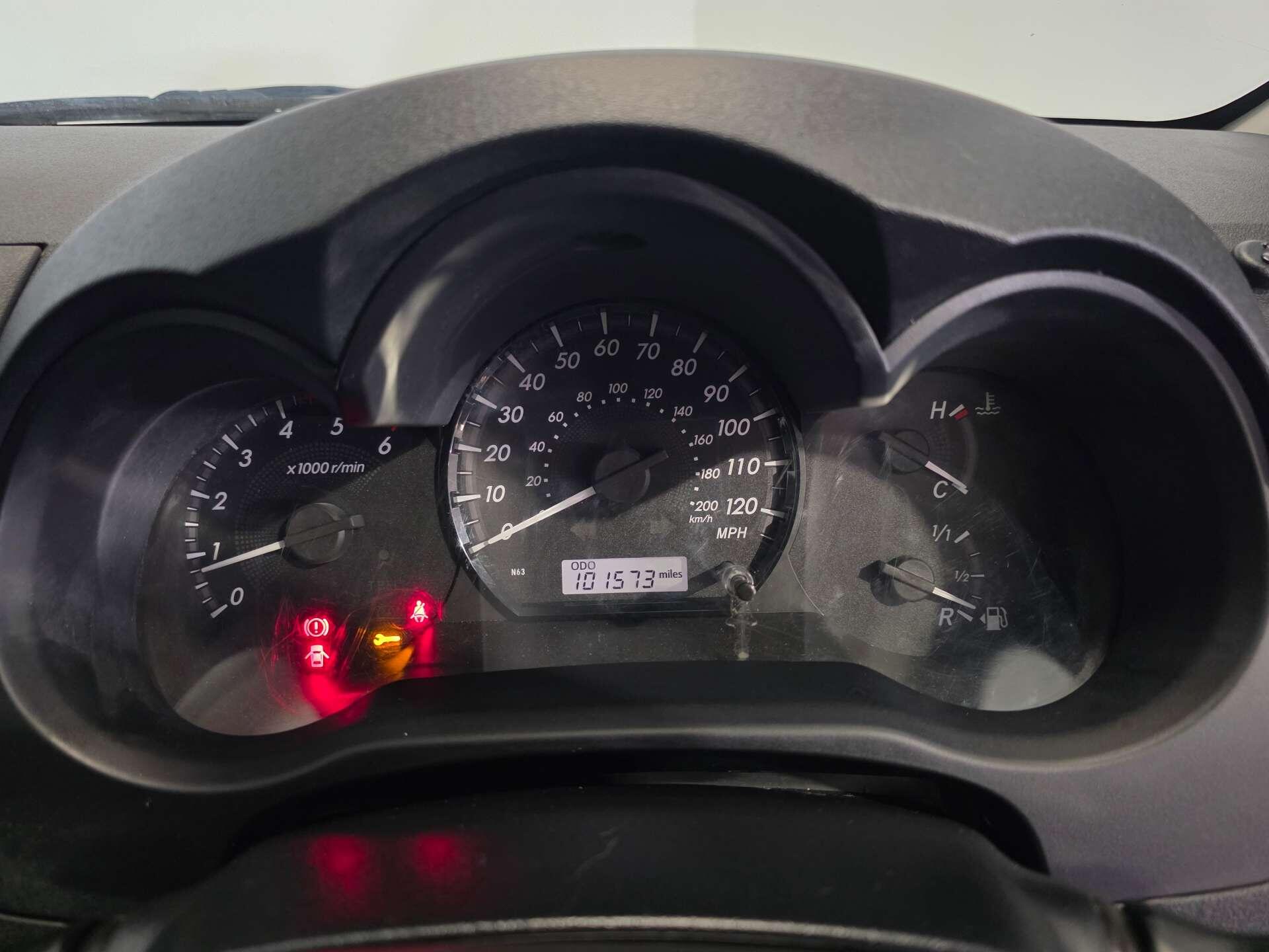 Toyota Hilux view 15