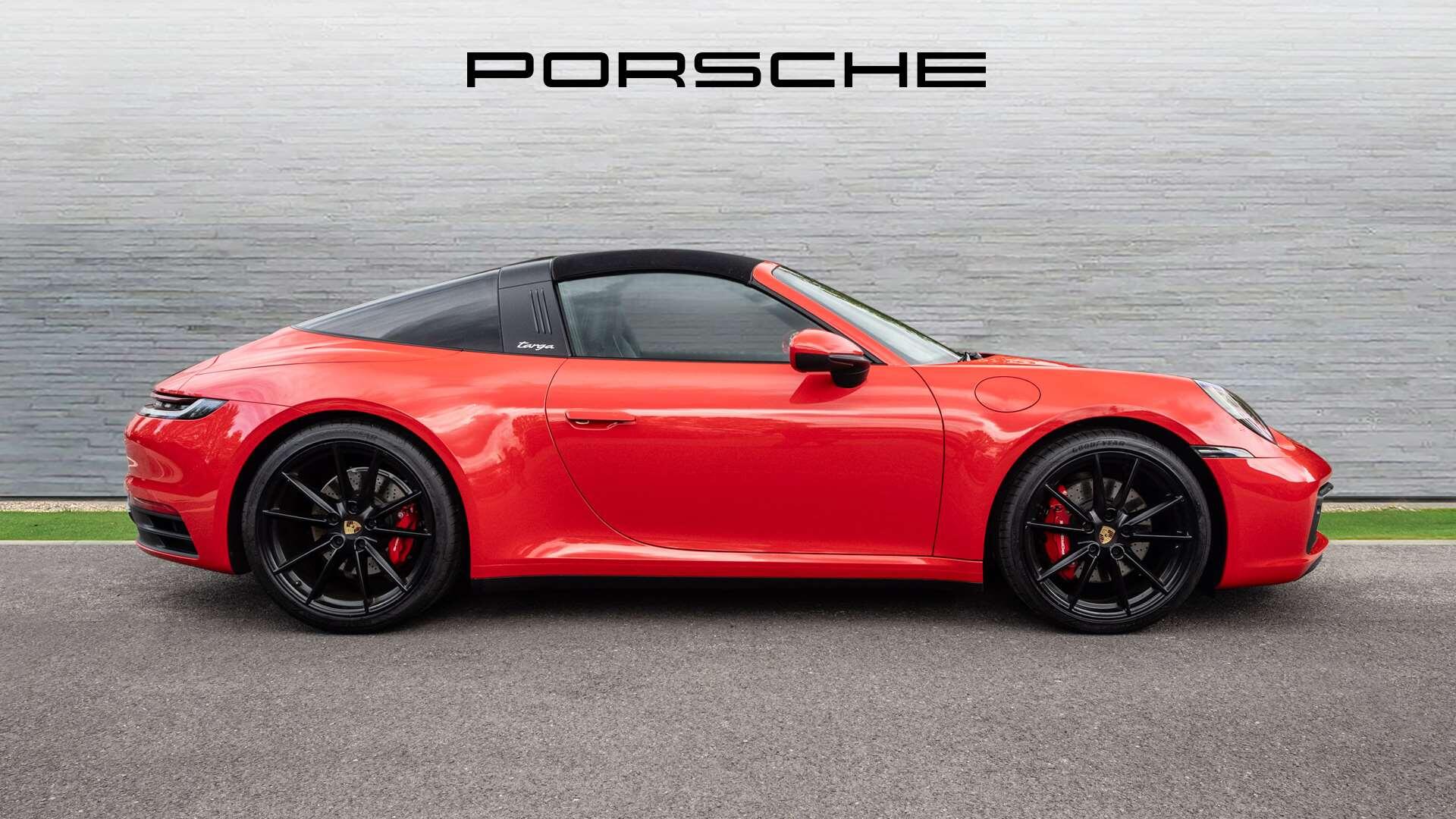 Porsche 911 view 8