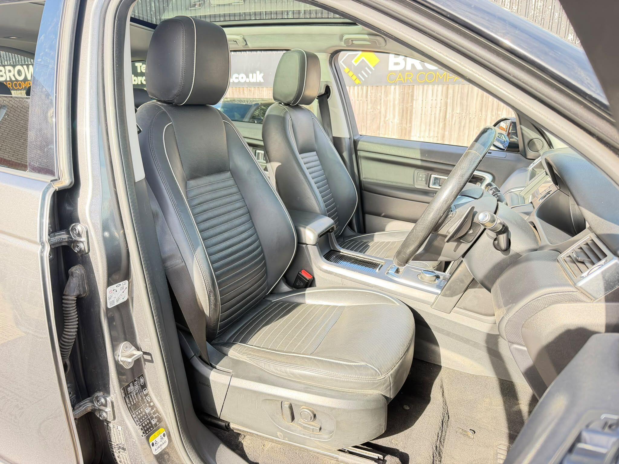 Land Rover Discovery Sport view 13