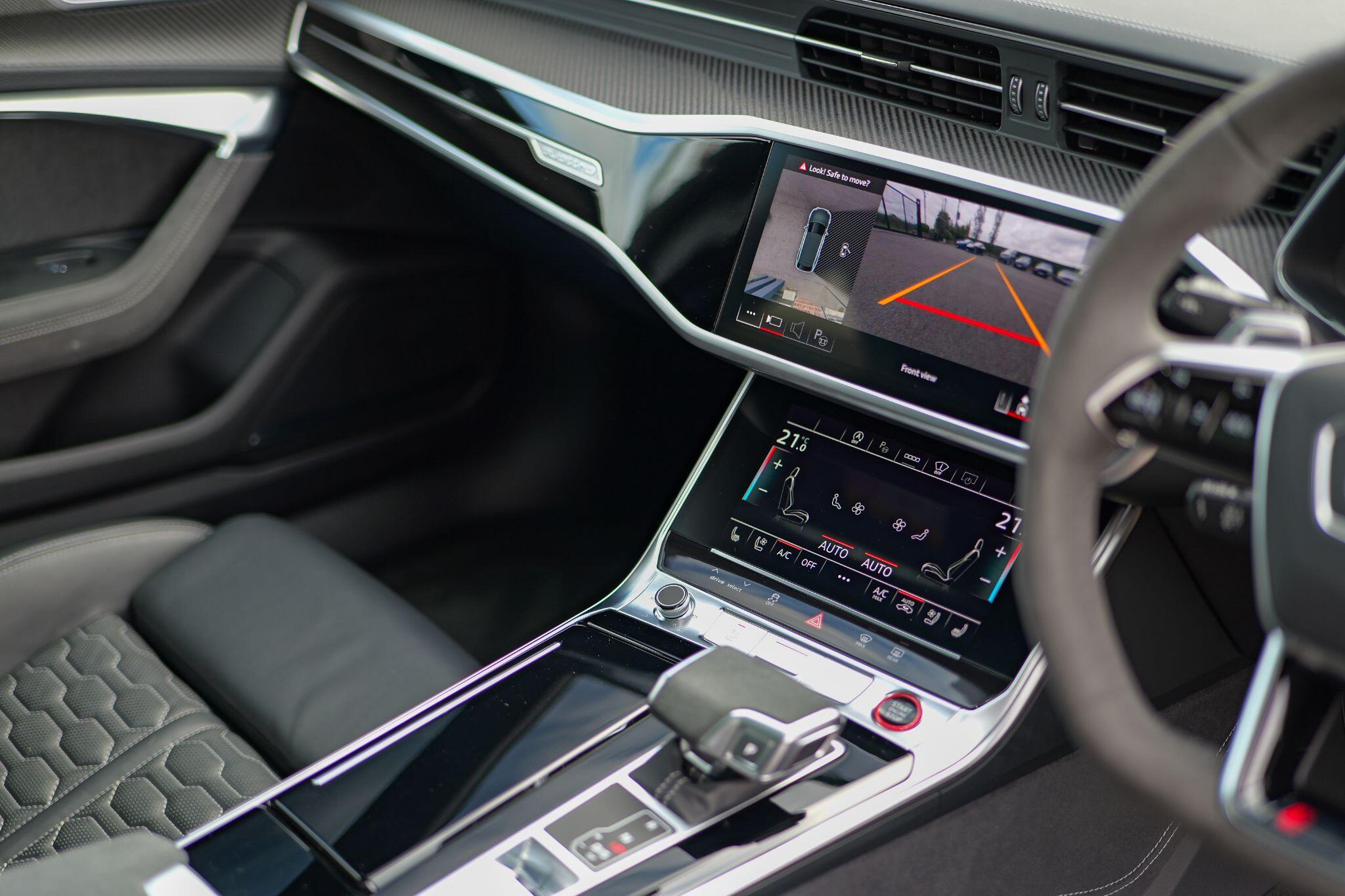 Audi RS6 Avant view 14