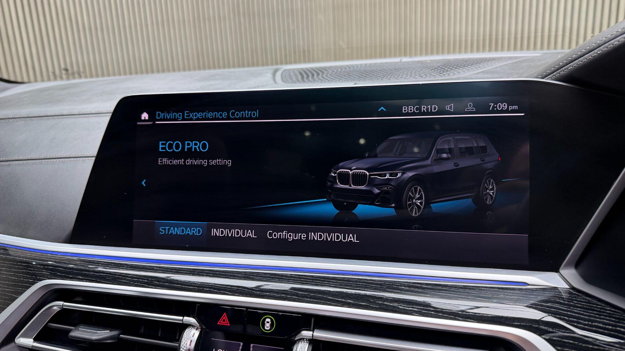 BMW X7 view 38