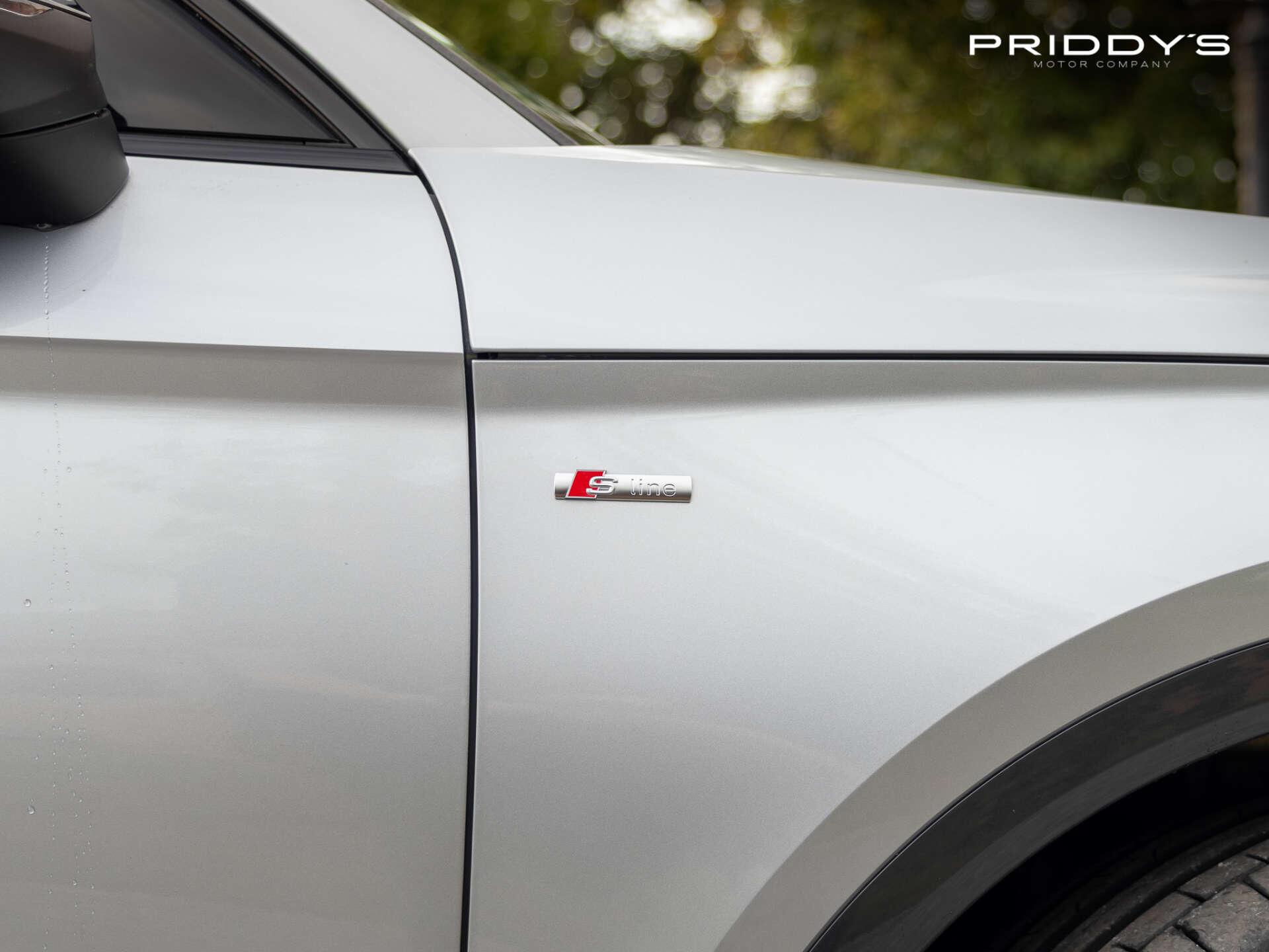 Audi Q5 view 9