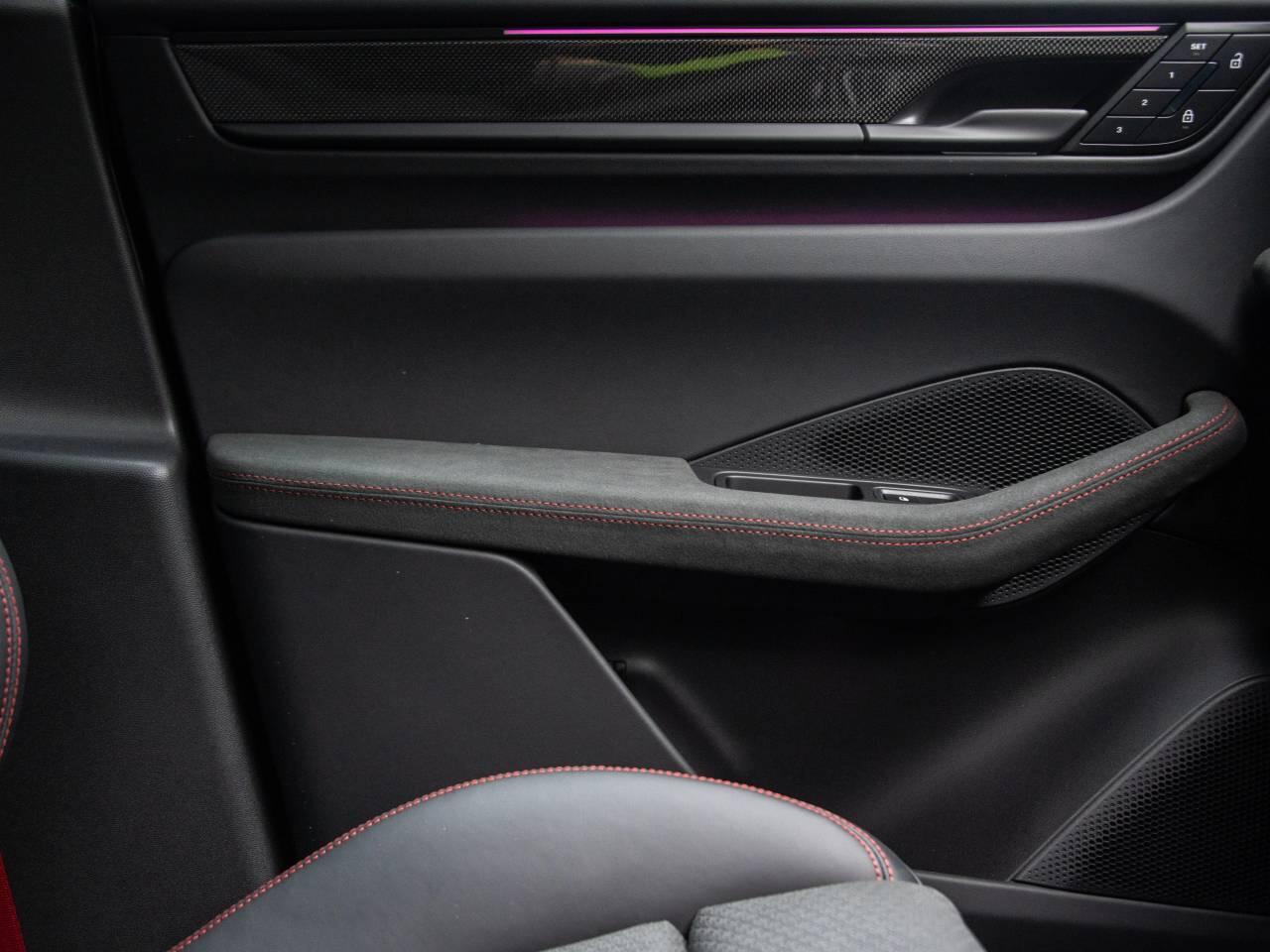 Porsche Macan view 60
