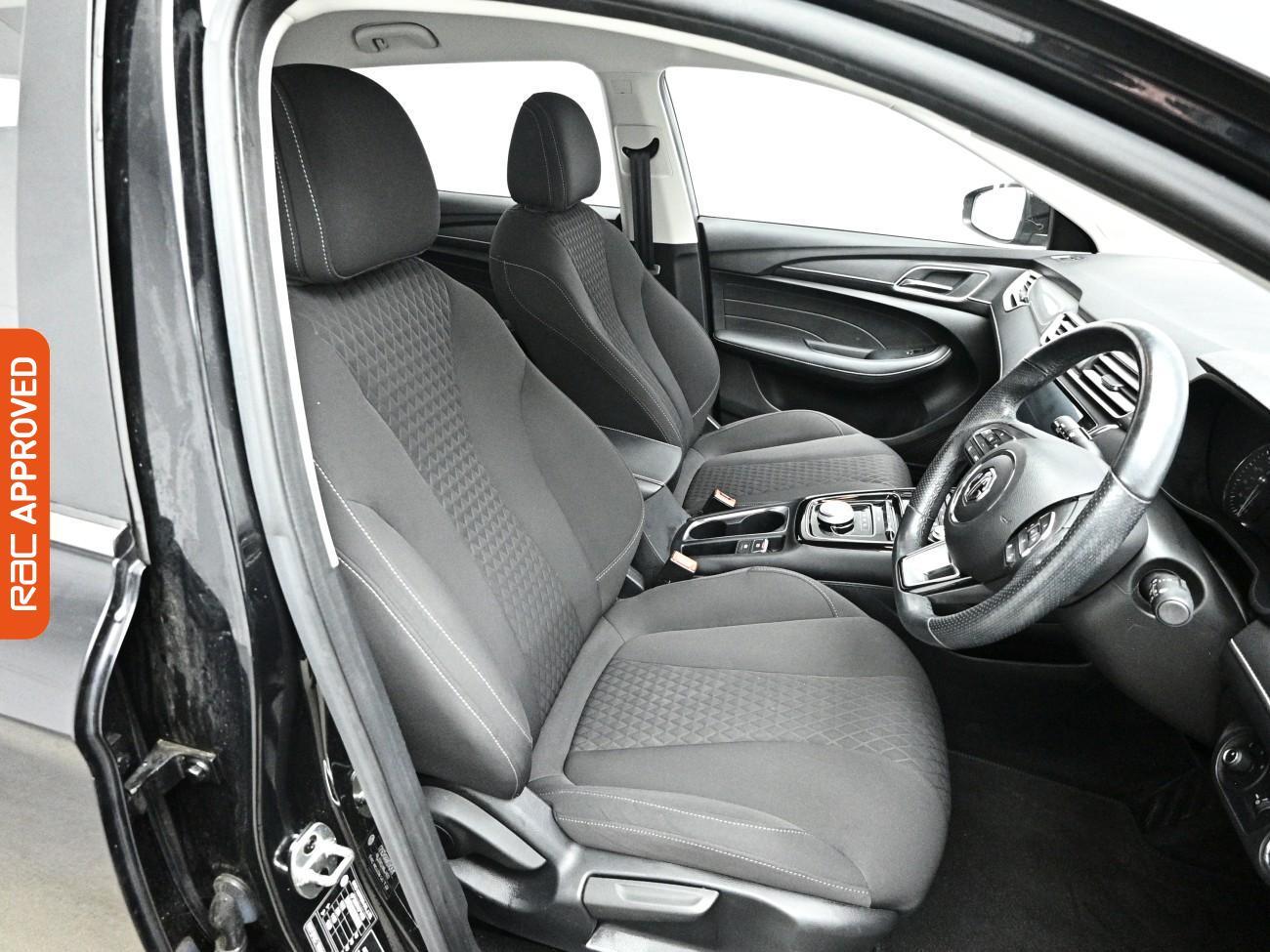 MG MG5 view 13