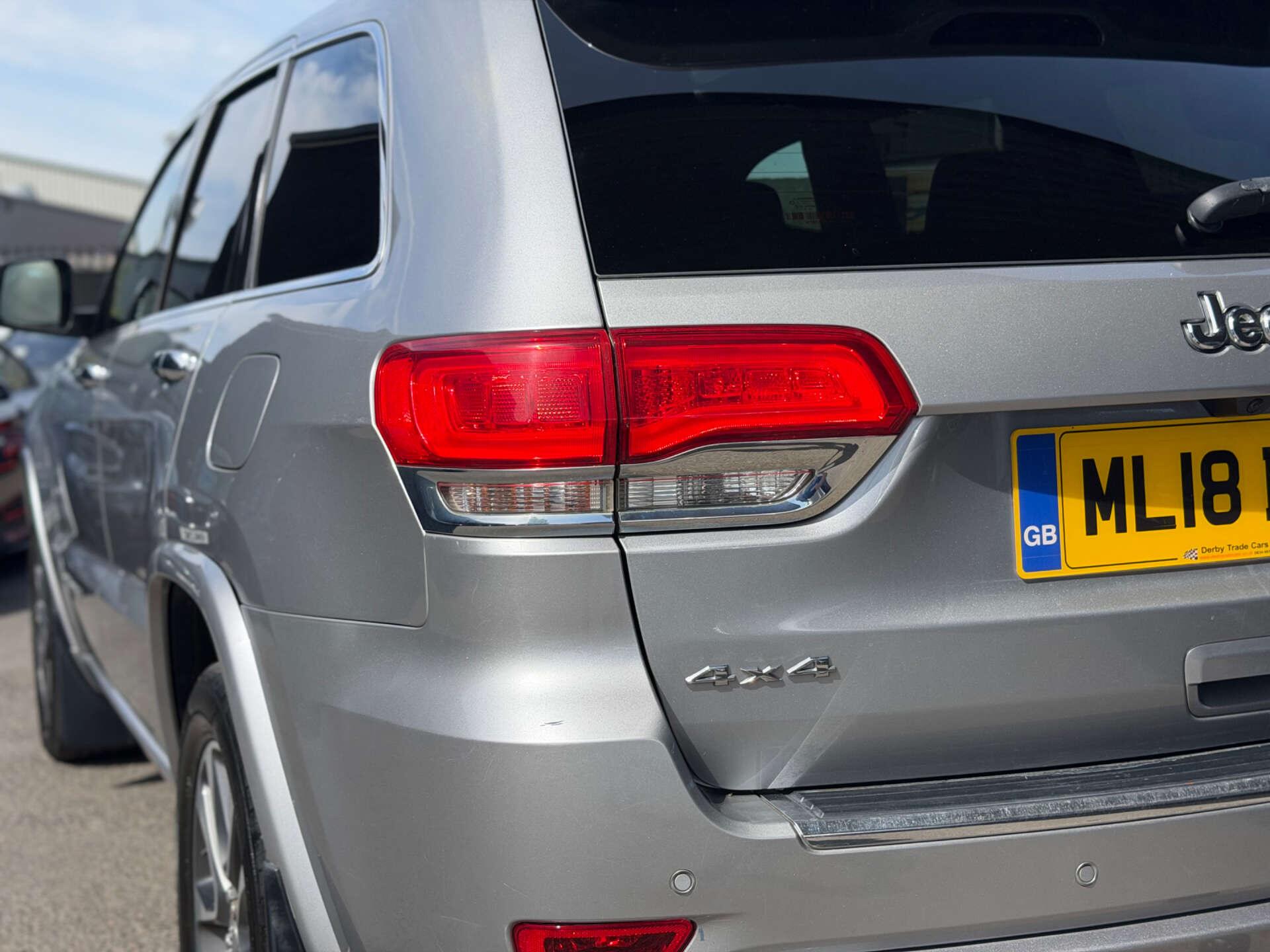Jeep Grand Cherokee view 25