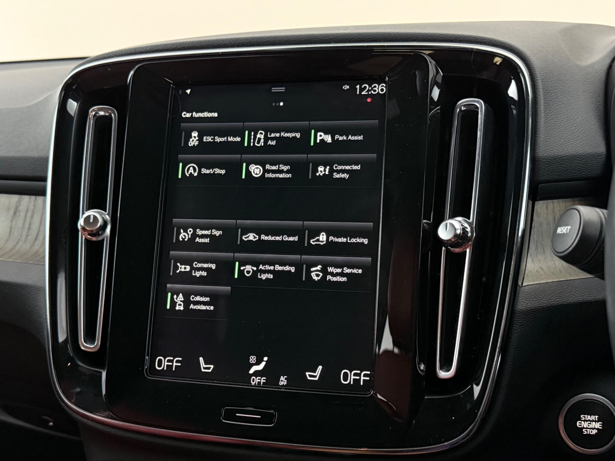 Volvo XC40 view 23