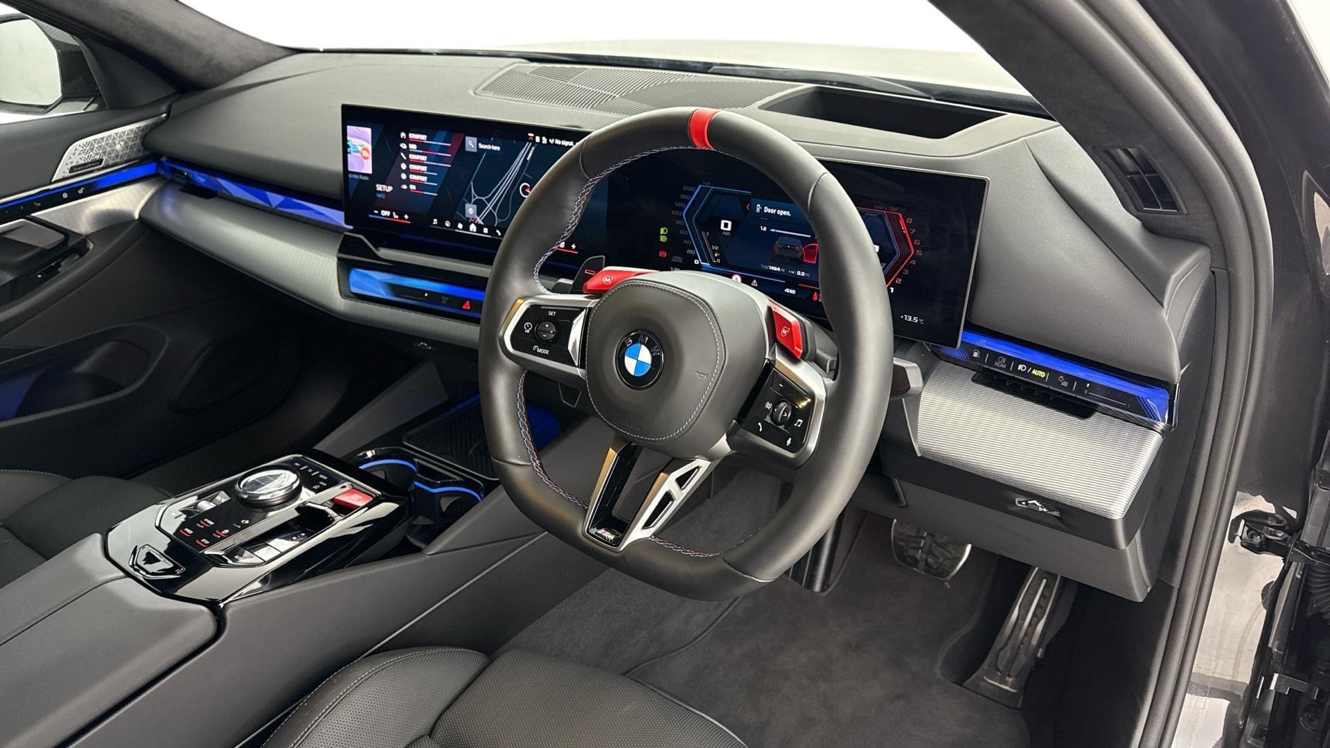 BMW M5 view 6