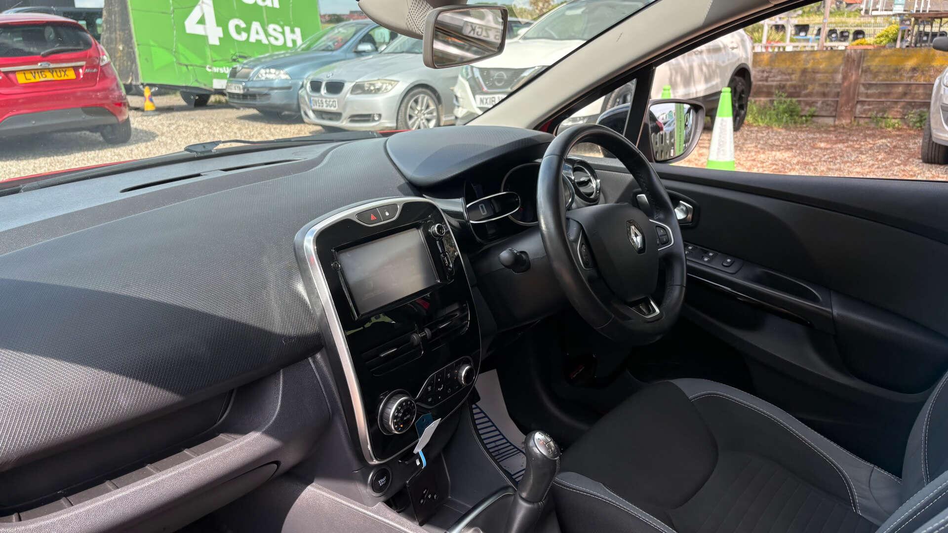 Renault Clio view 14