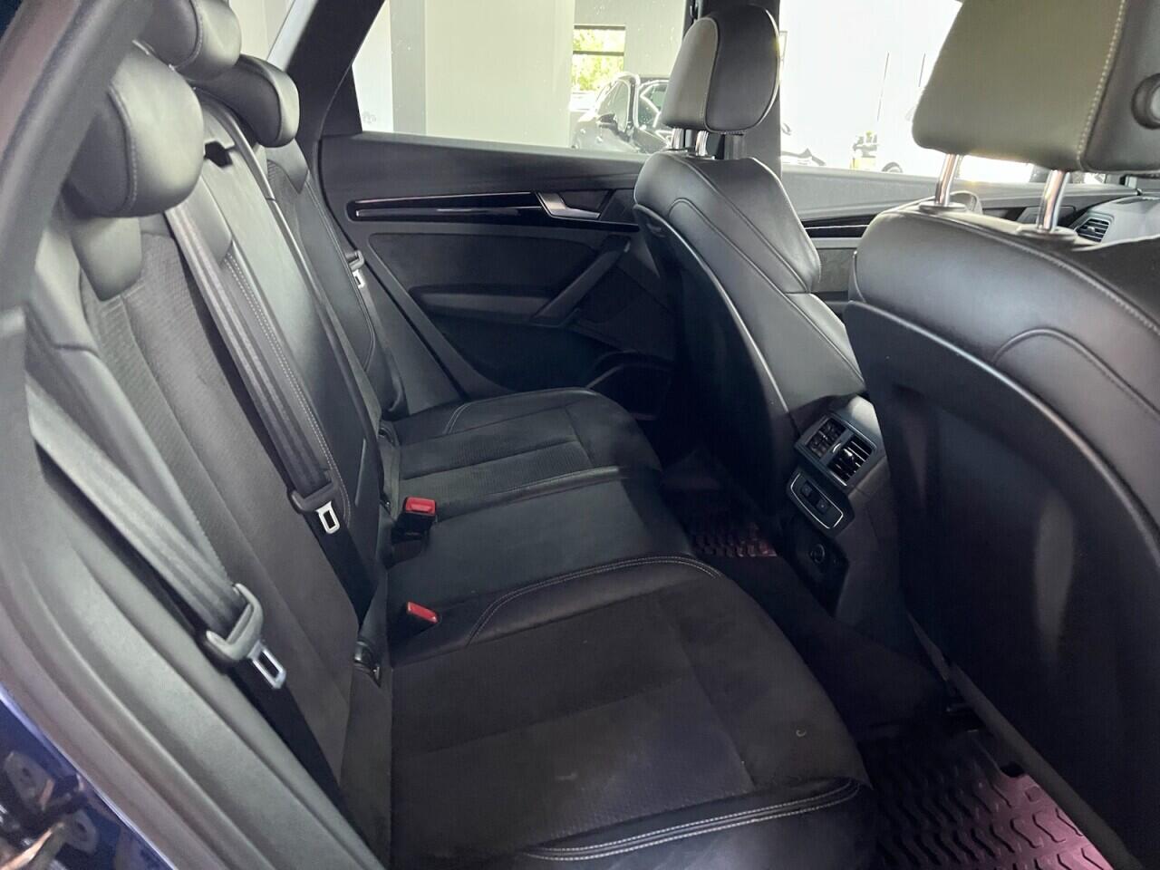 Audi Q5 view 4
