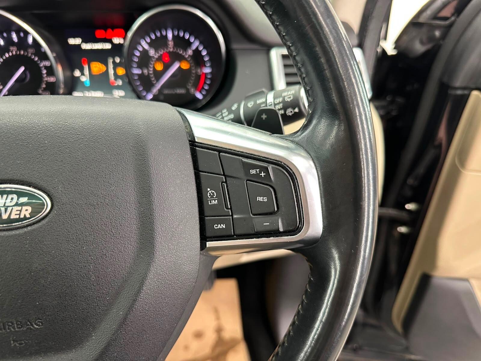 Land Rover Discovery Sport view 34