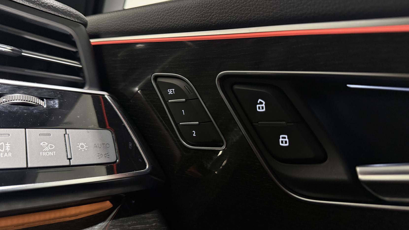 Audi Q7 view 30