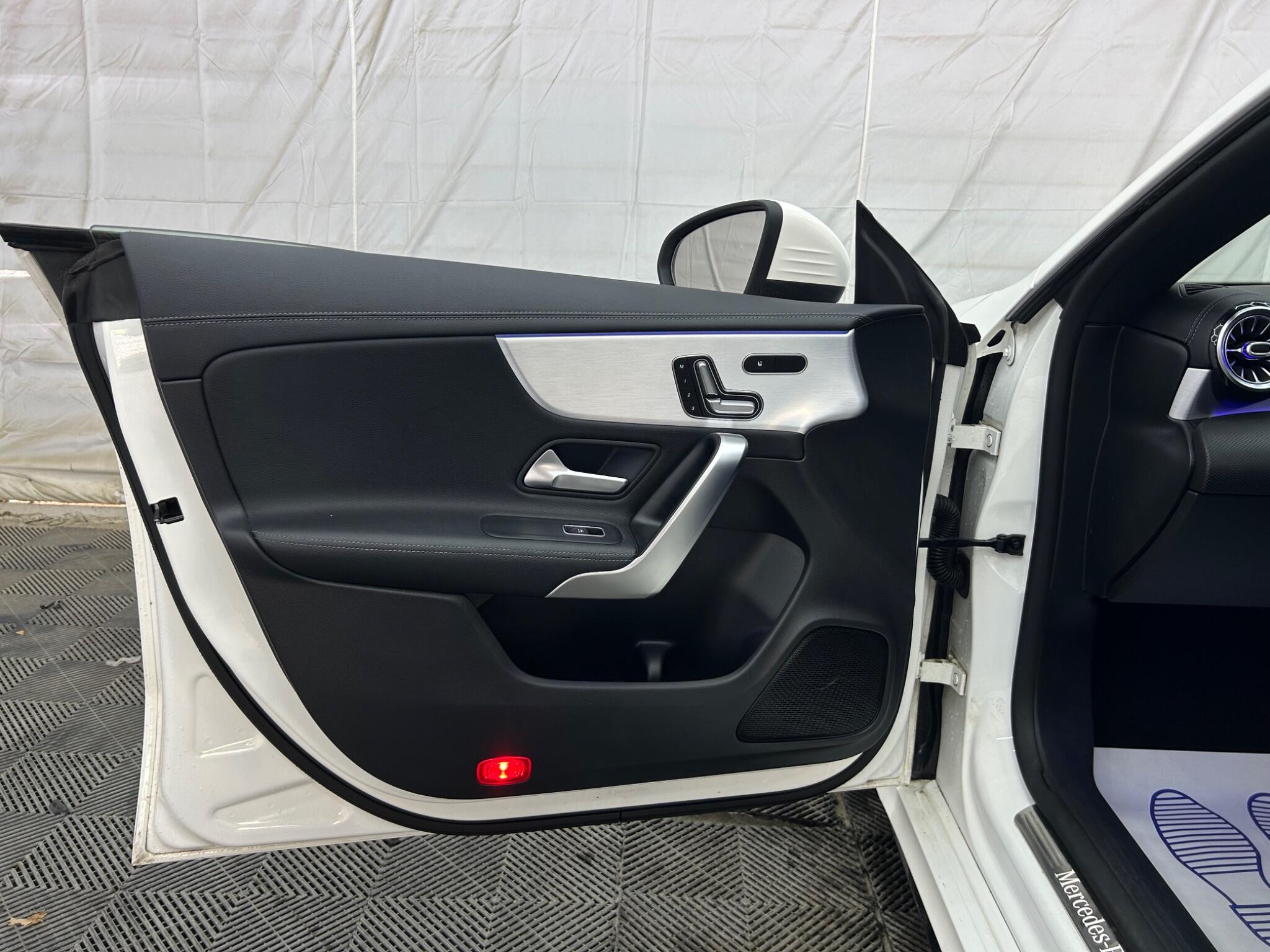 Mercedes-Benz Cla view 32
