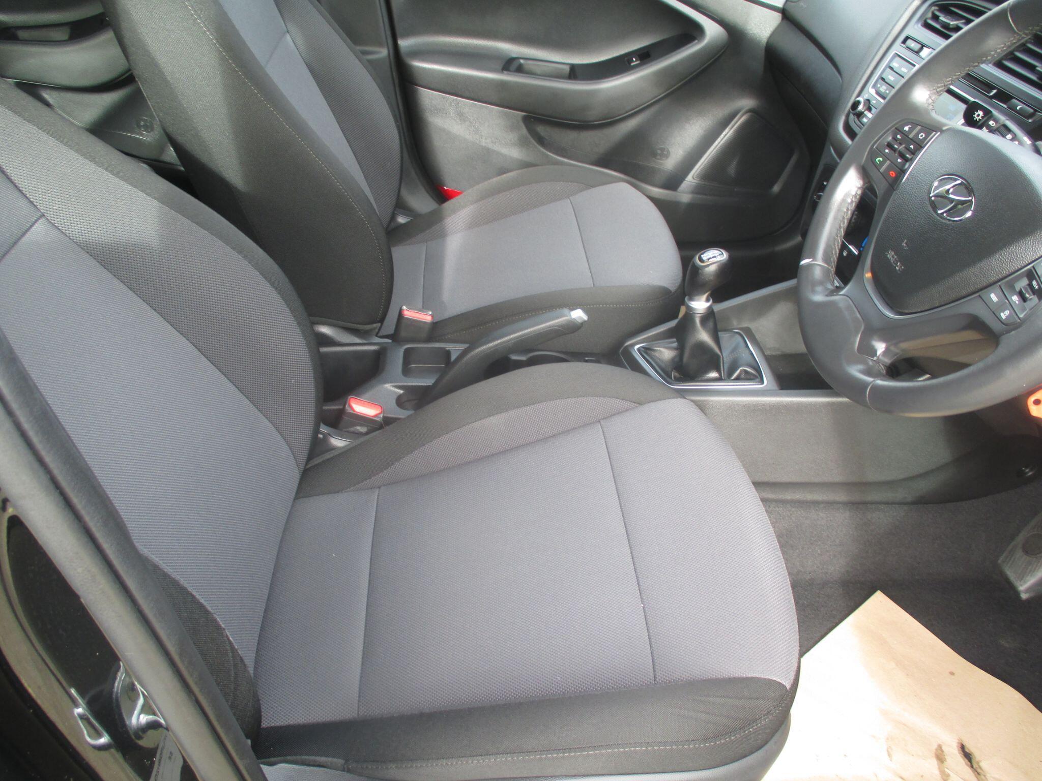 Hyundai i20 view 24