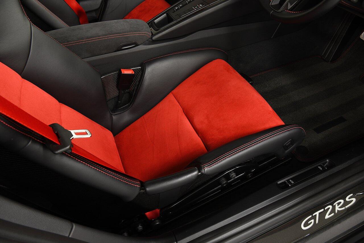 Porsche 911 view 11