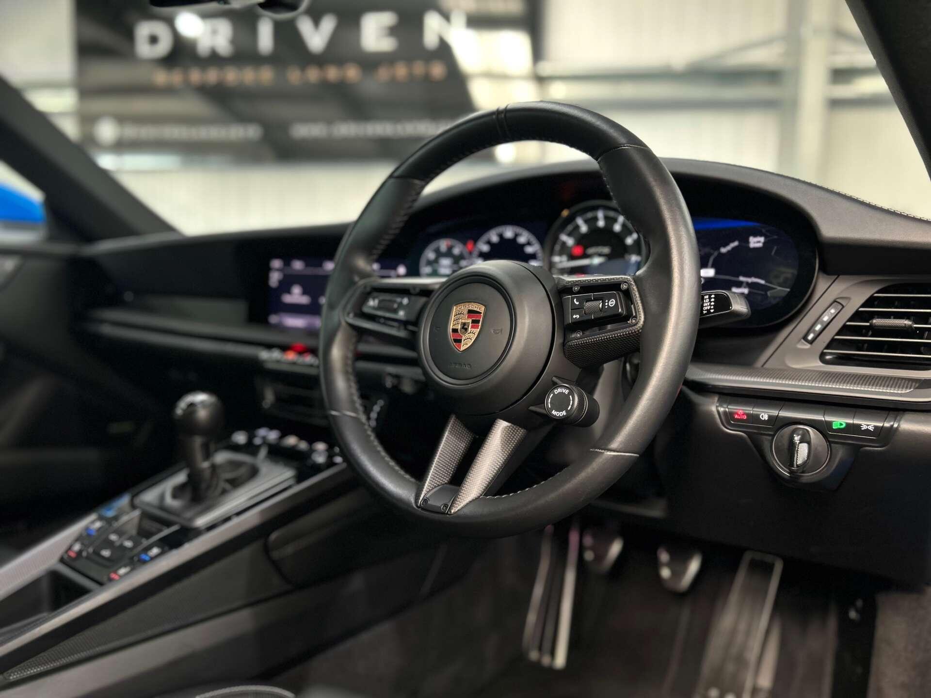 Porsche 911 view 35