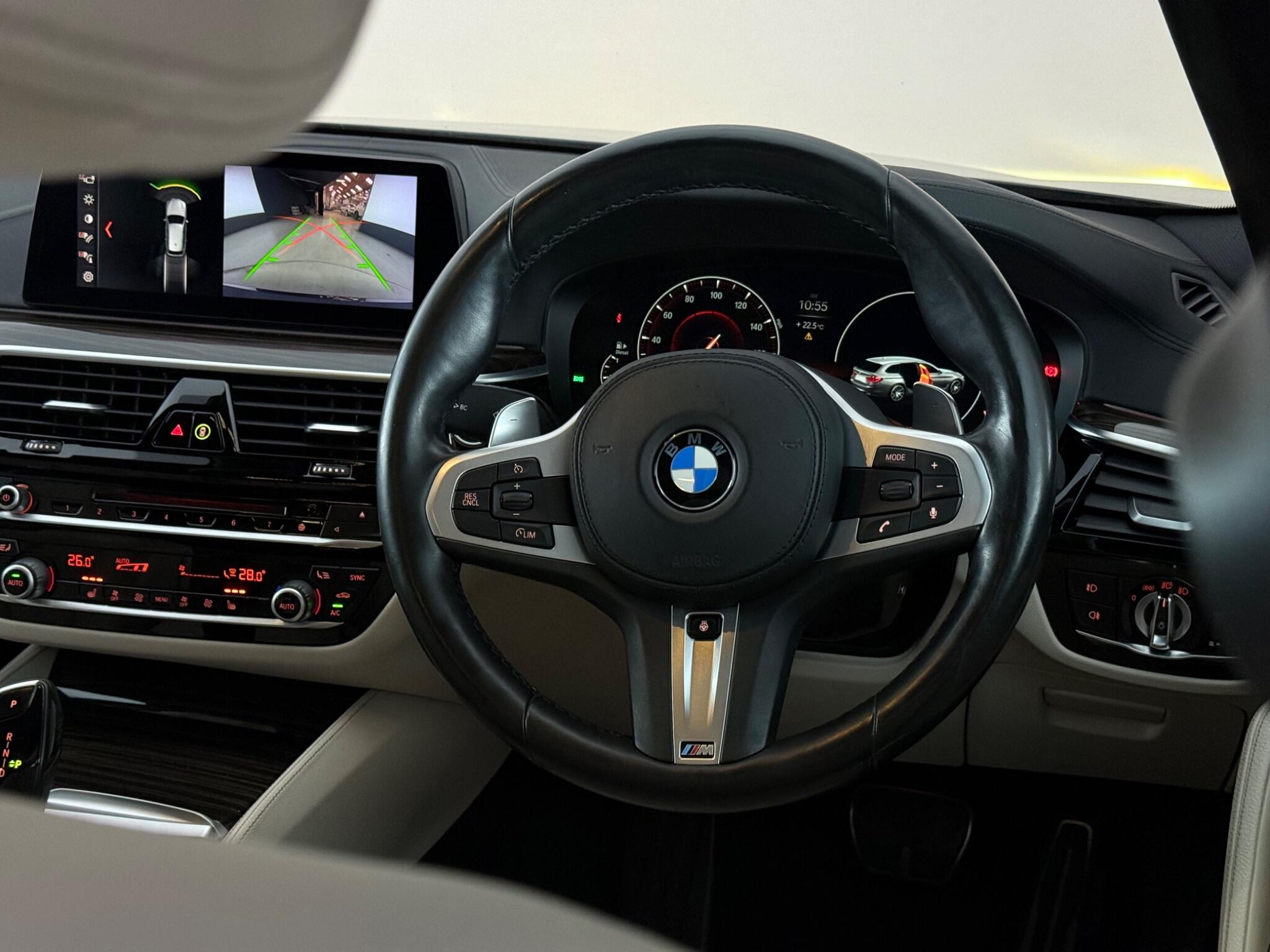 BMW 5 Series view 14