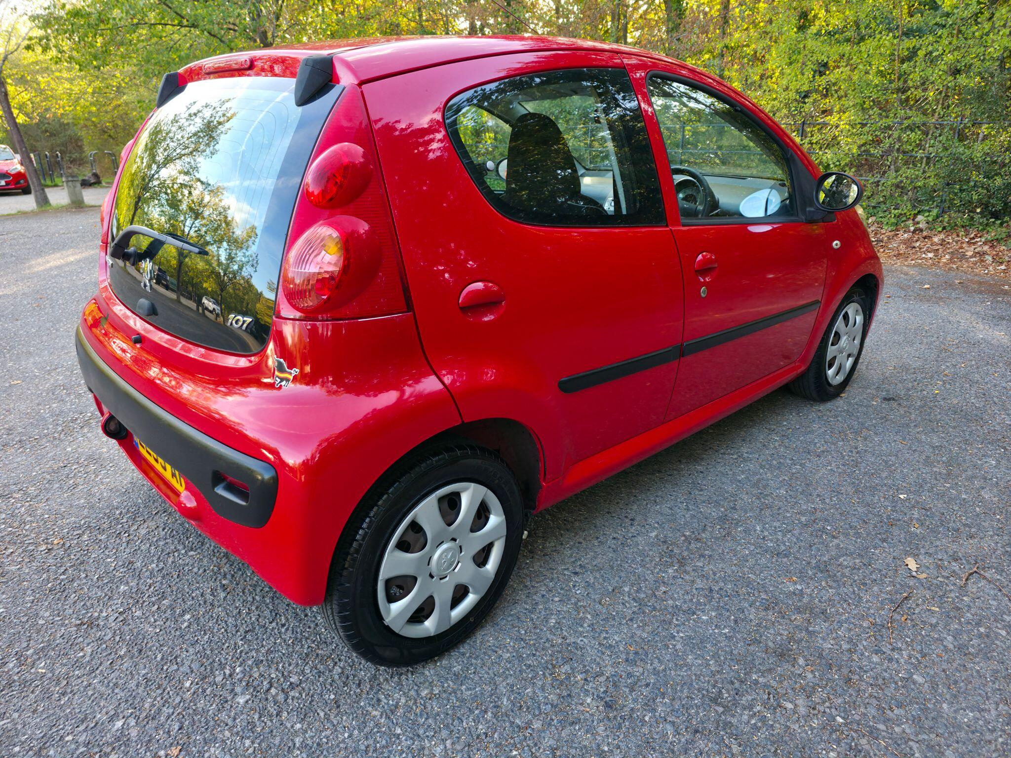 Peugeot 107 view 11