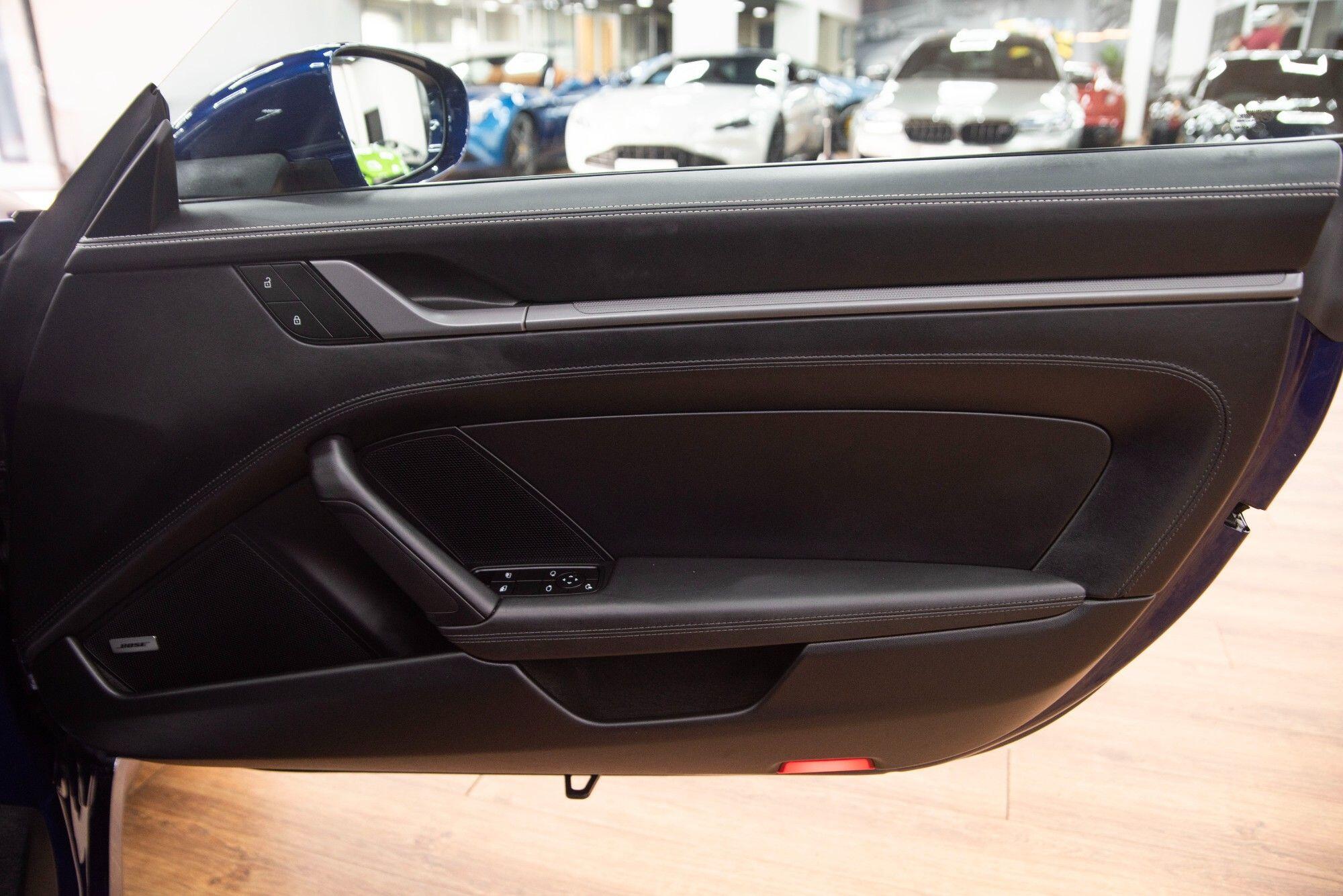 Porsche 911 view 6
