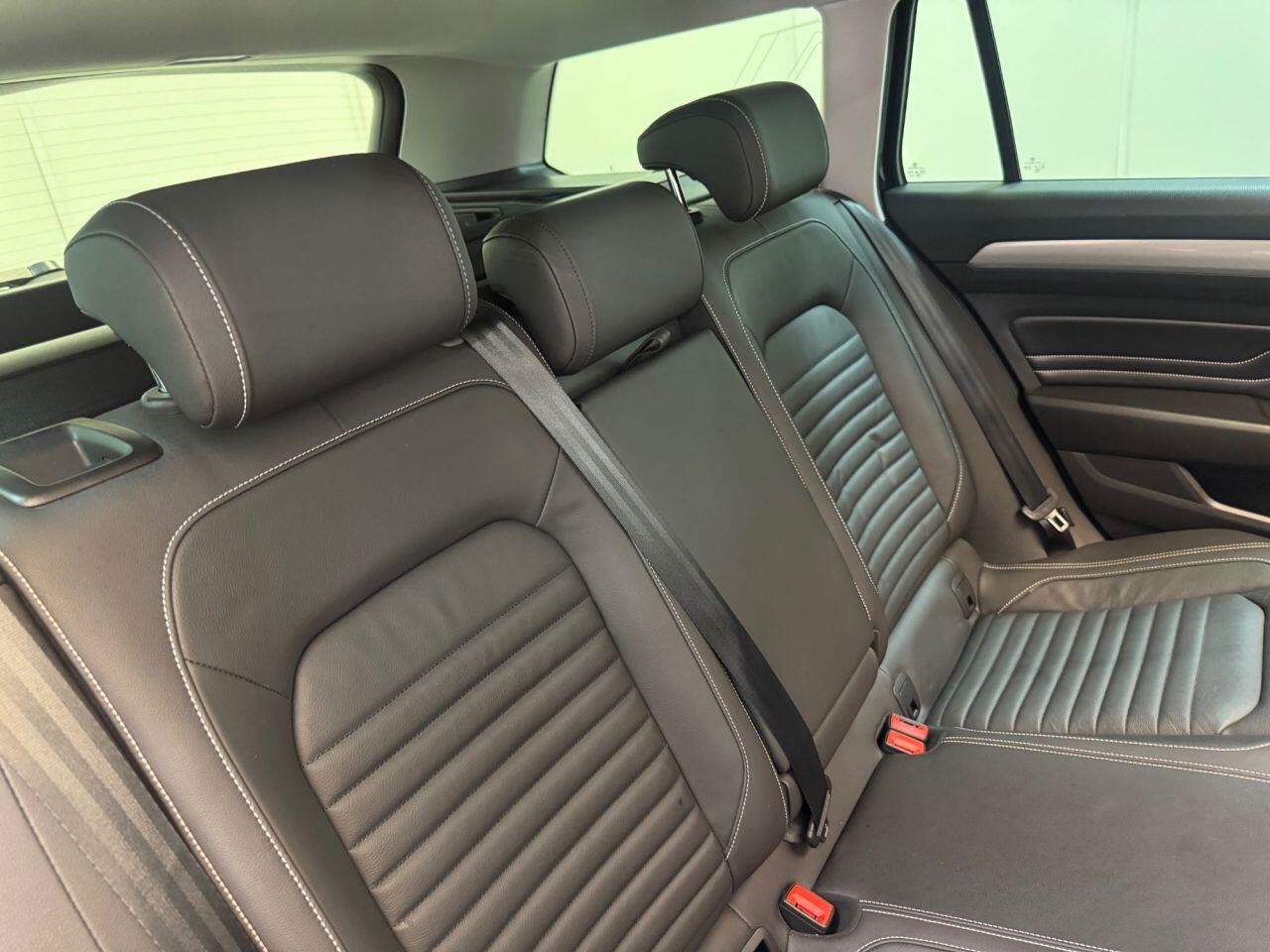 Volkswagen Passat view 22