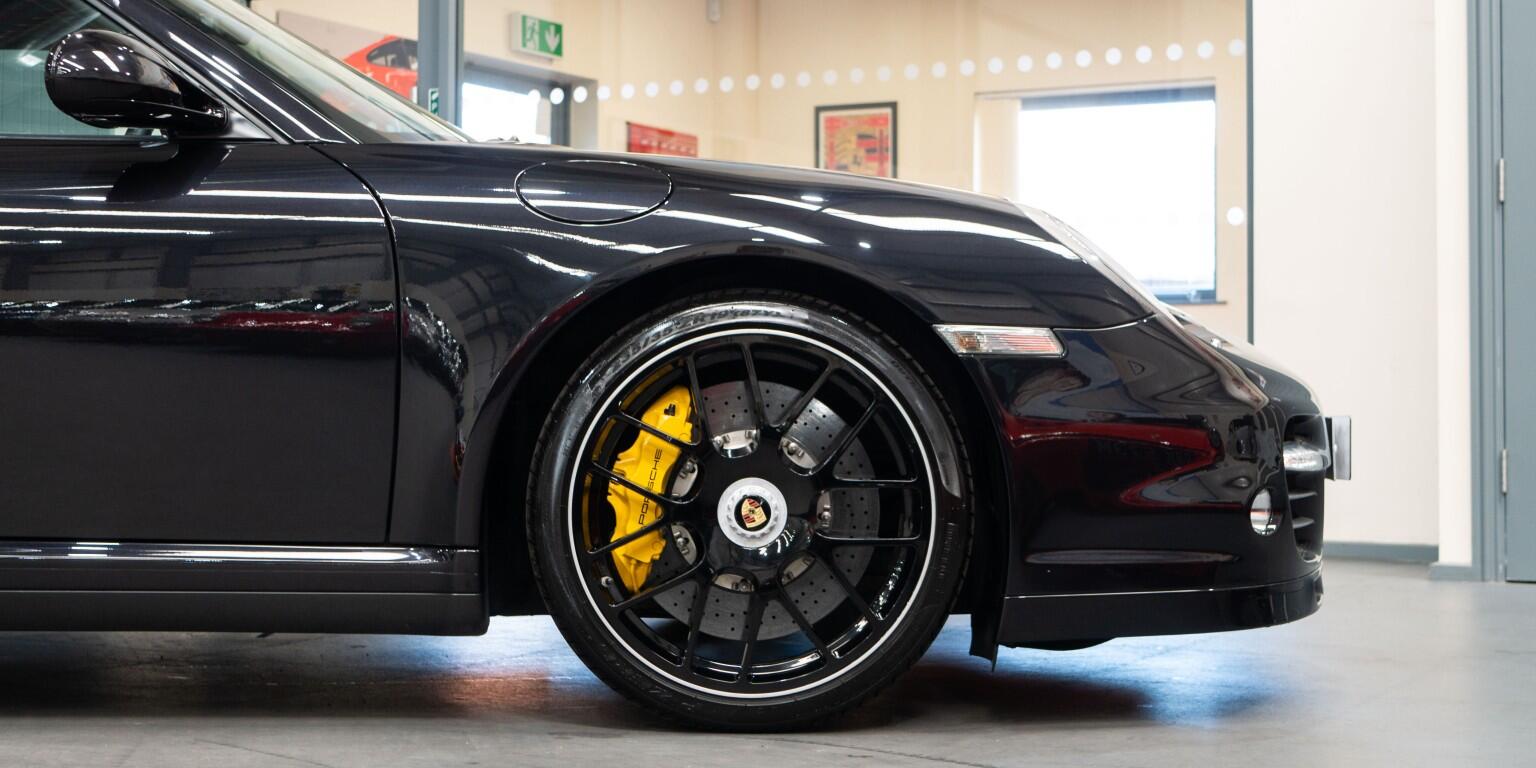 Porsche 911 view 10