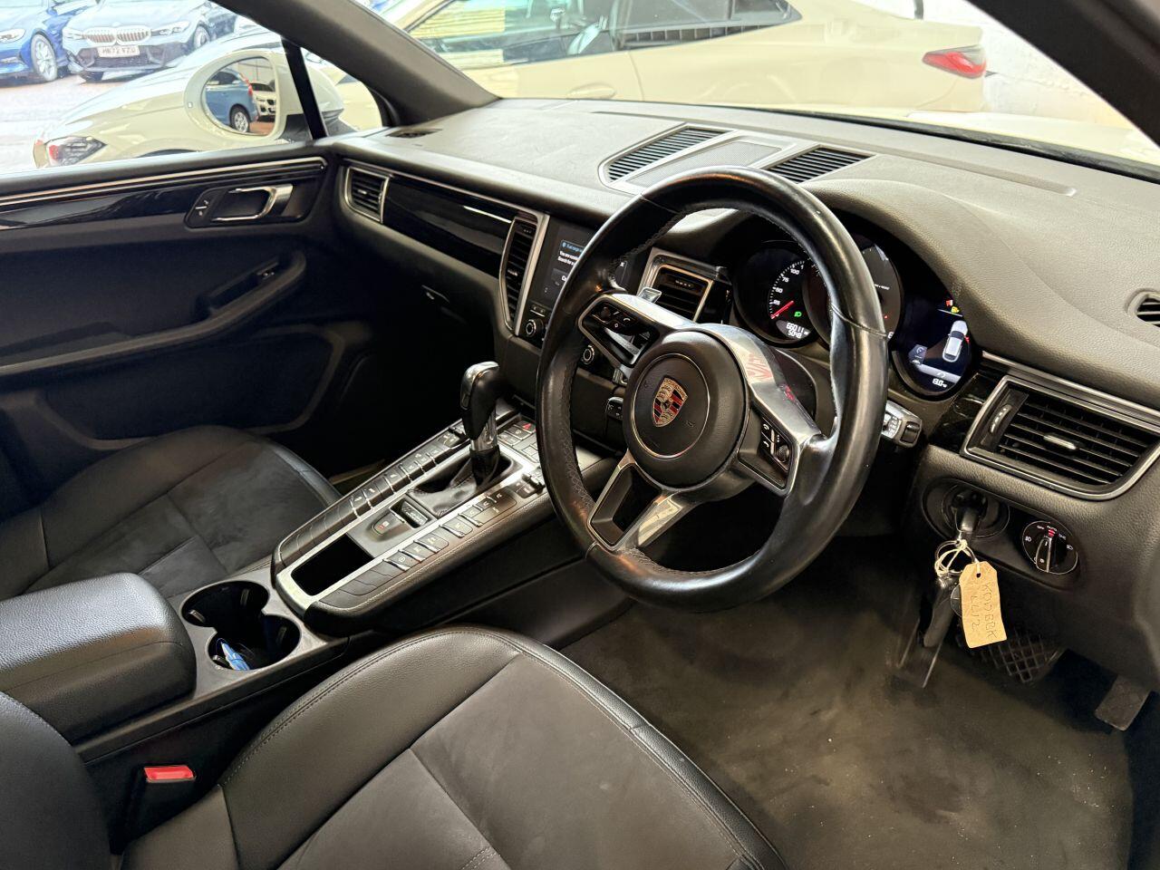 Porsche Macan view 33