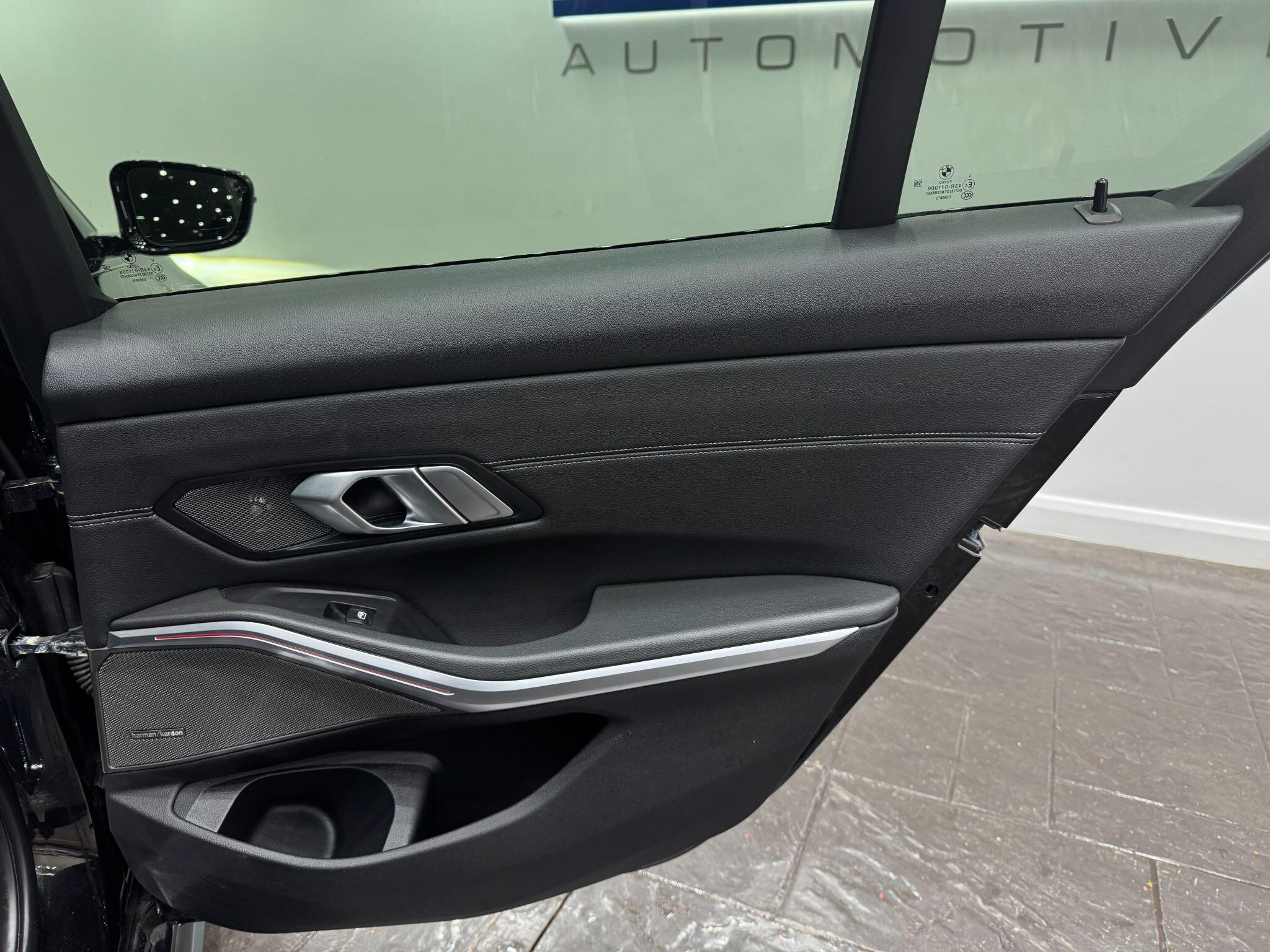 BMW 3 Series view 32