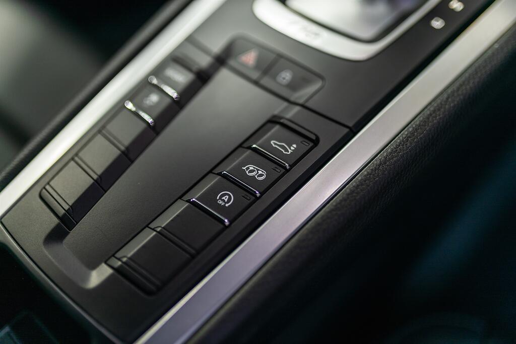 Porsche Cayman view 21
