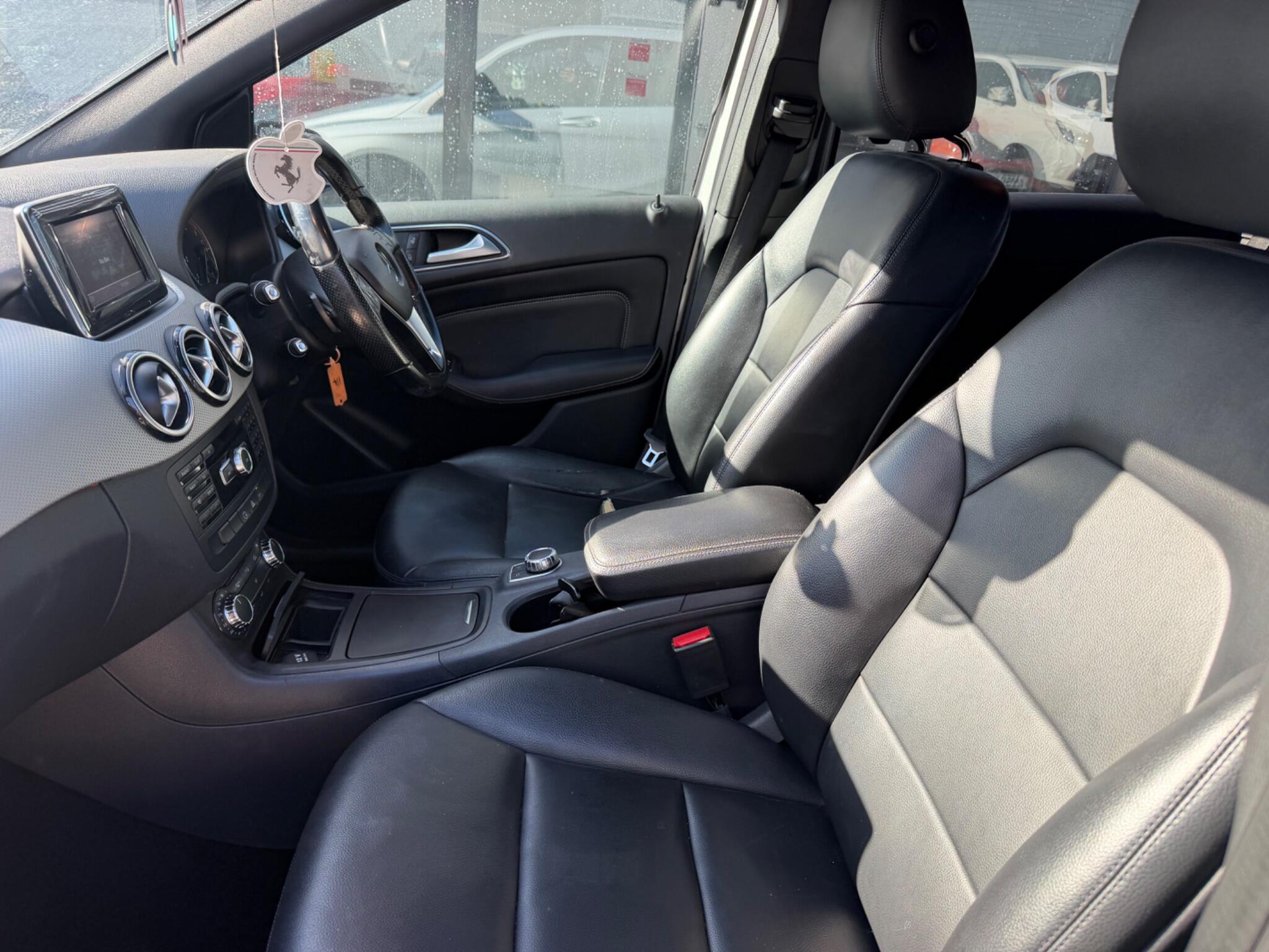 Mercedes-Benz B-Class view 14