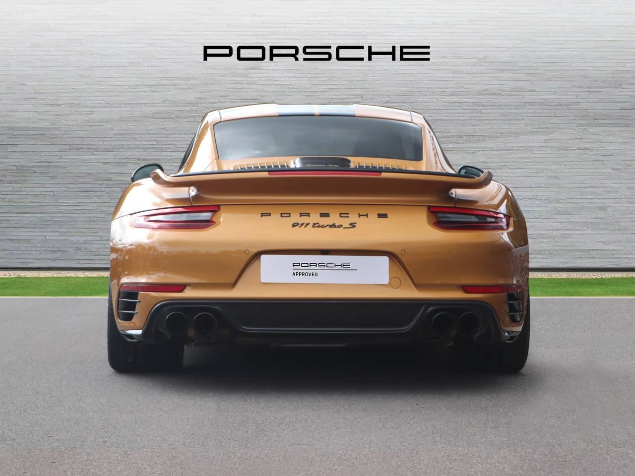 Porsche 911 view 6