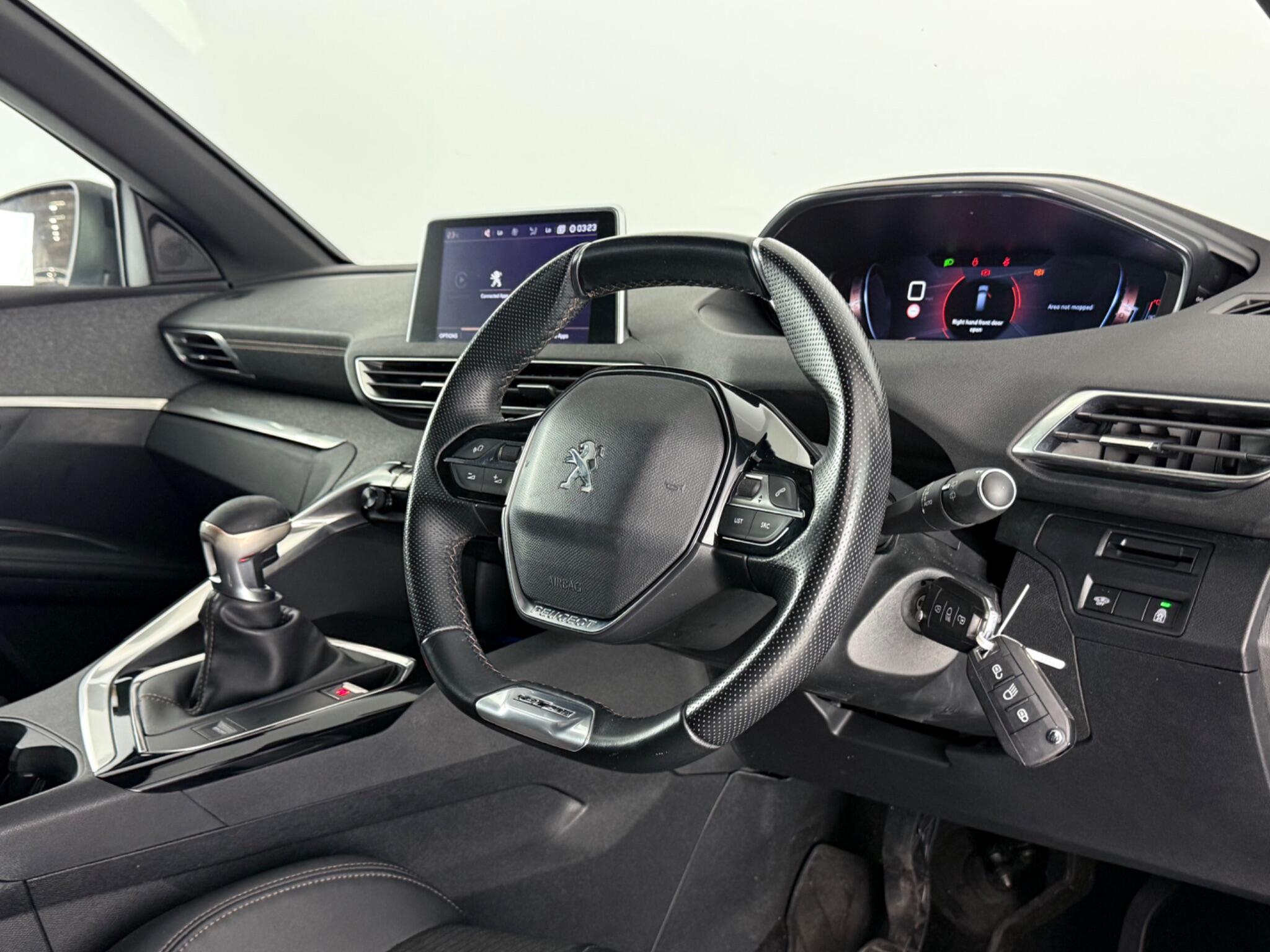 Peugeot 5008 view 3