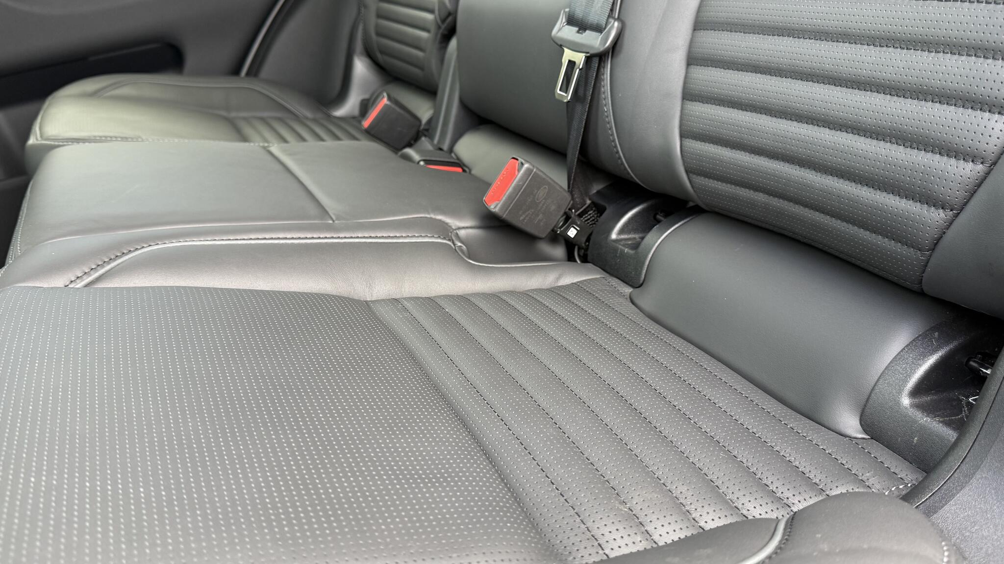 Land Rover Discovery Sport view 57