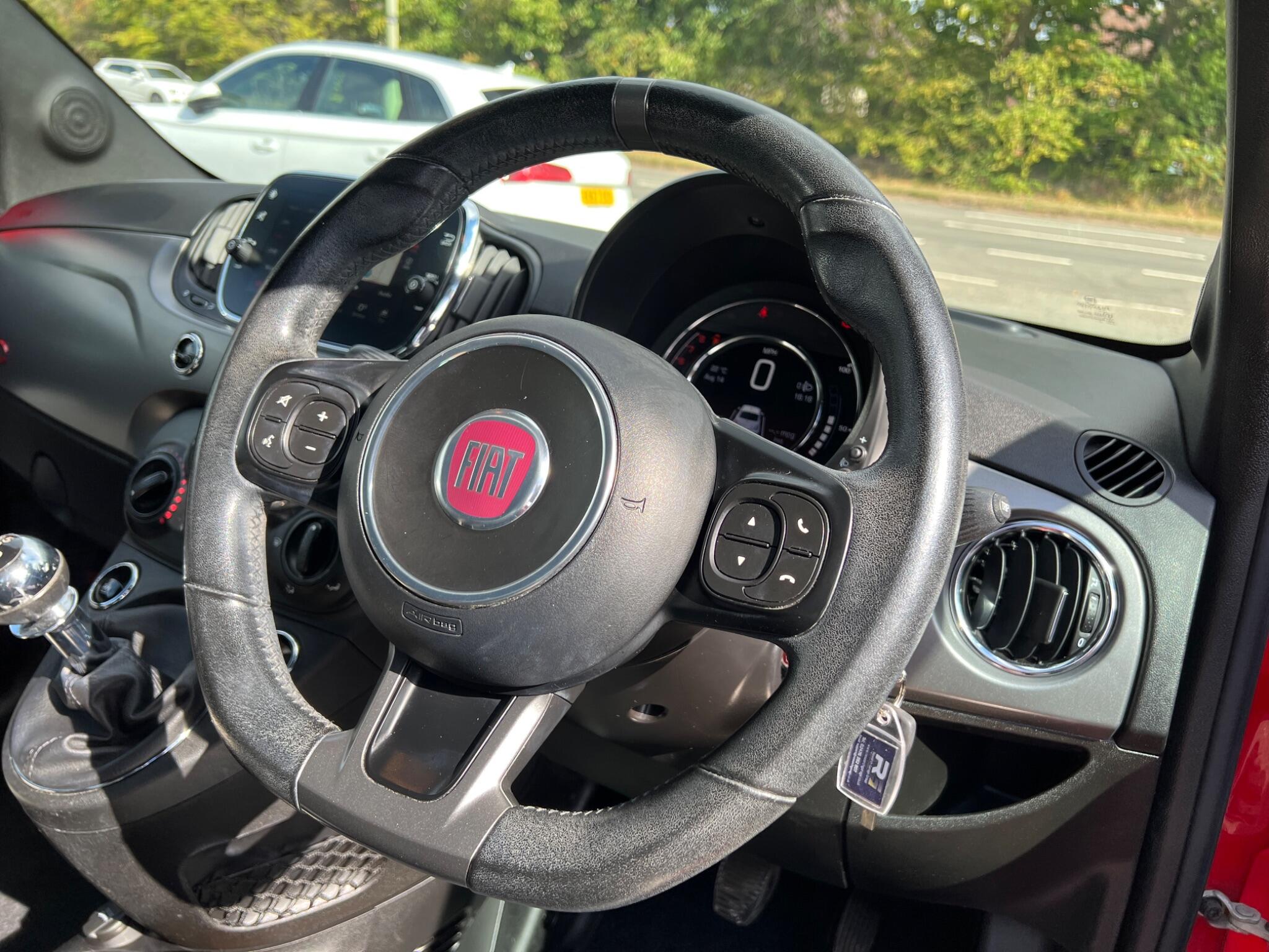 2016 Fiat 500 image 39