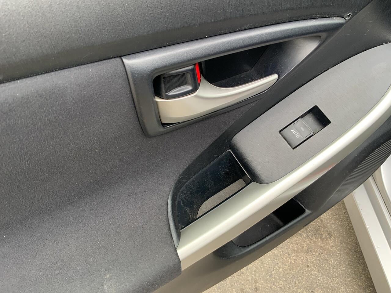 Toyota Prius view 14