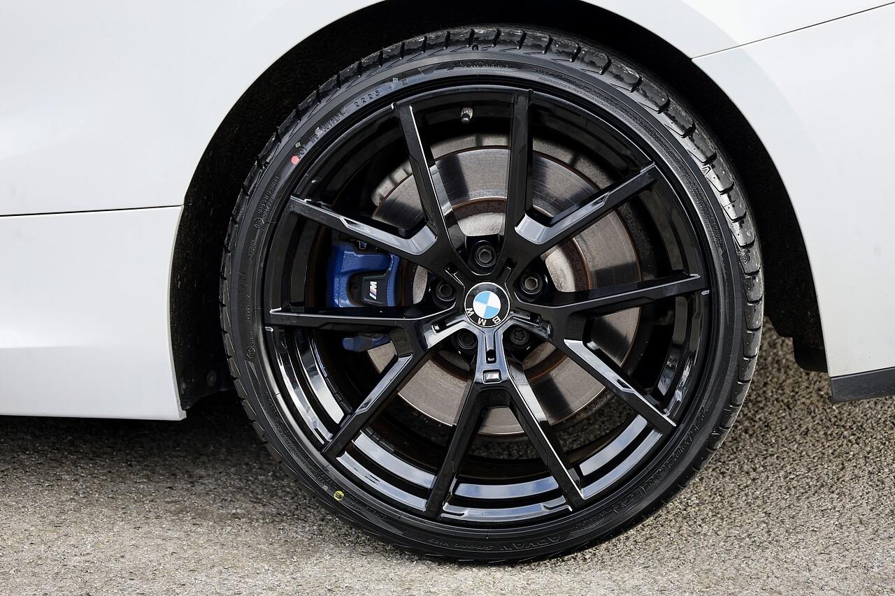 BMW 8 Series view 40