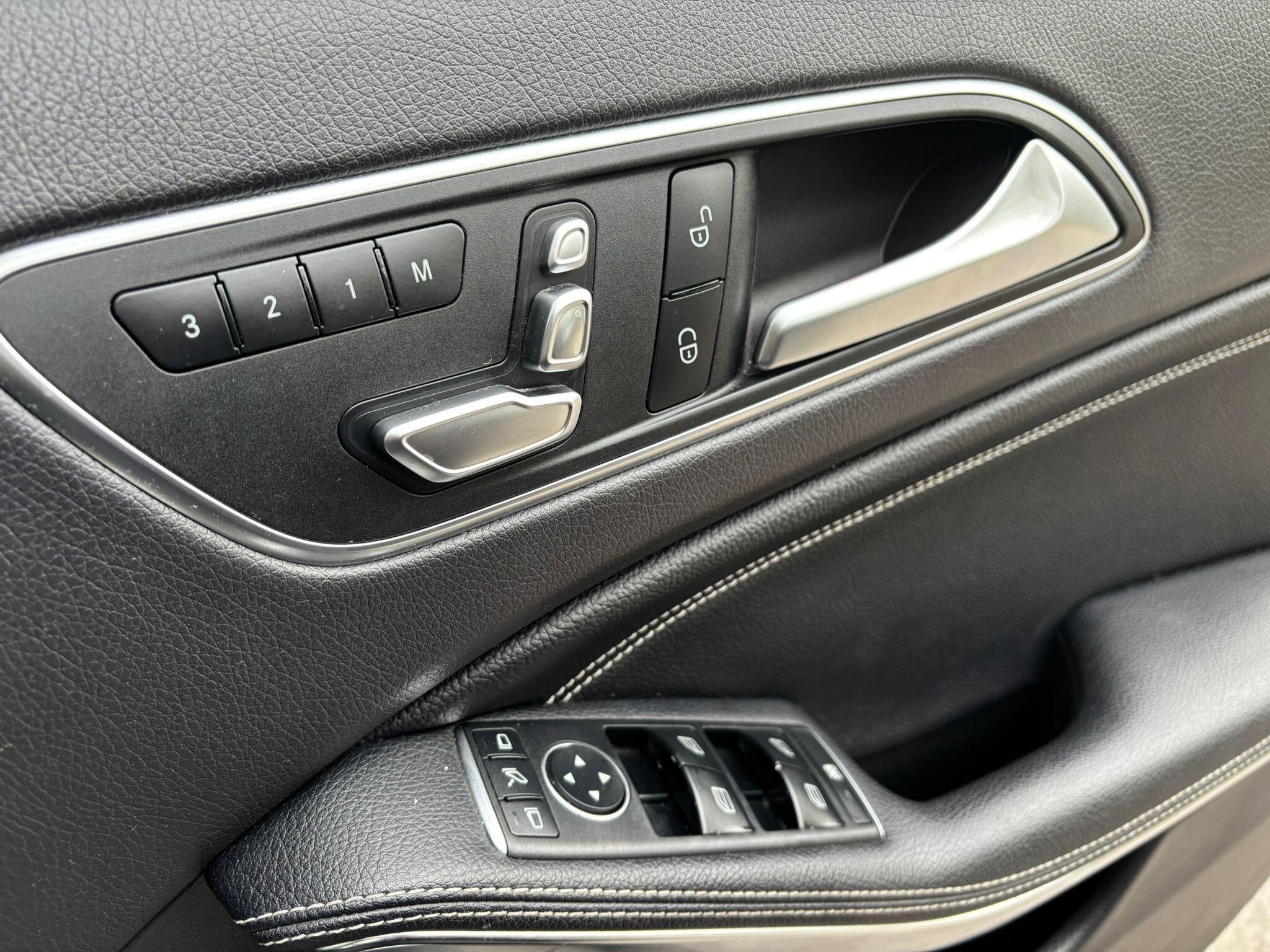 Mercedes-Benz GLA view 24