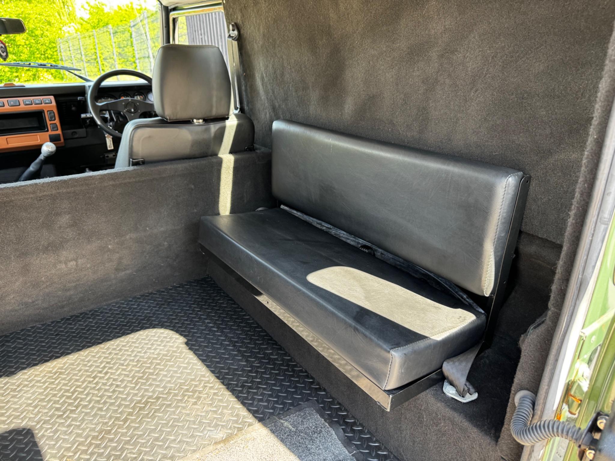Land Rover Defender view 36
