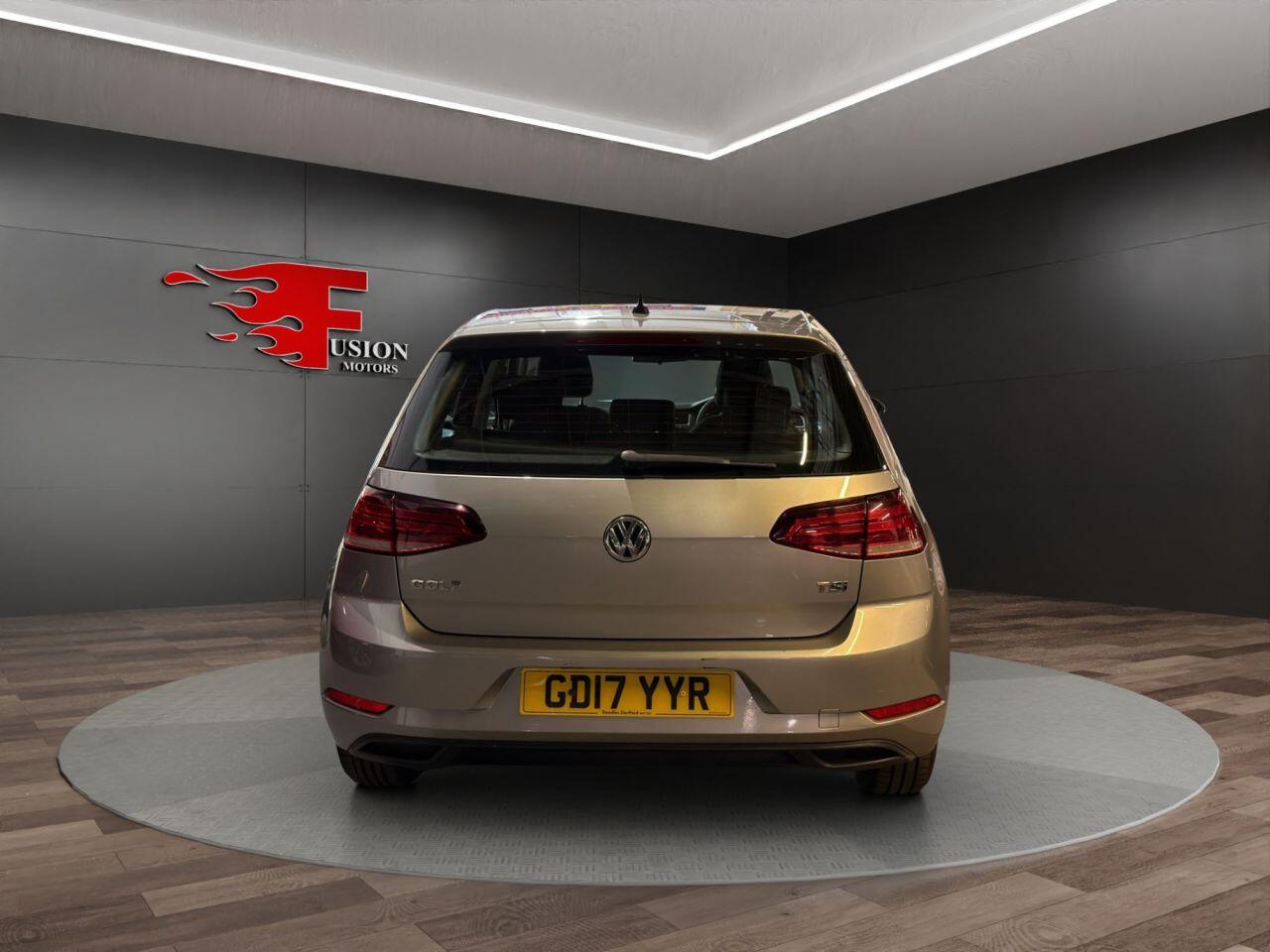 Volkswagen Golf view 6