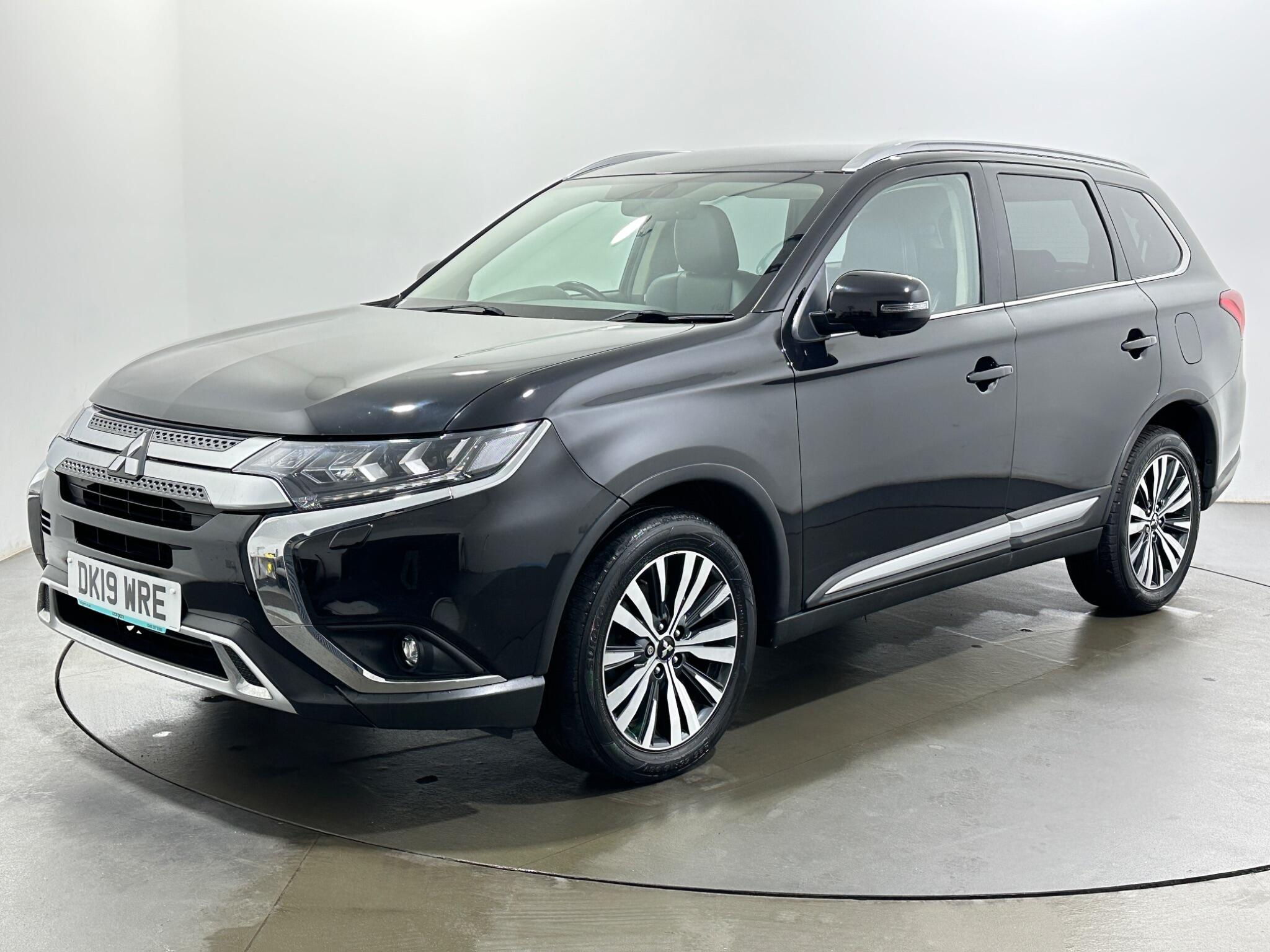 Mitsubishi Outlander view 4