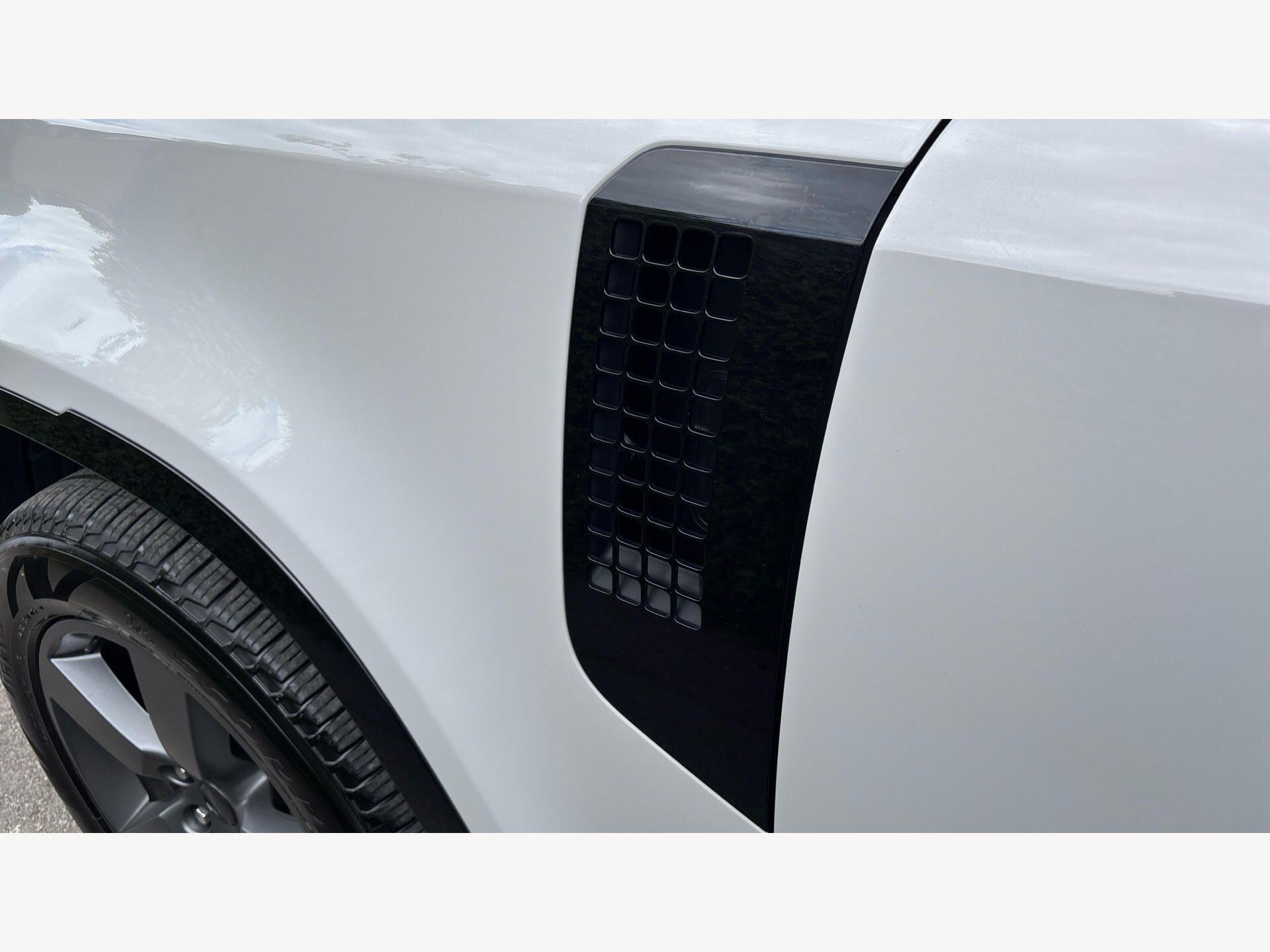 Land Rover Defender view 24