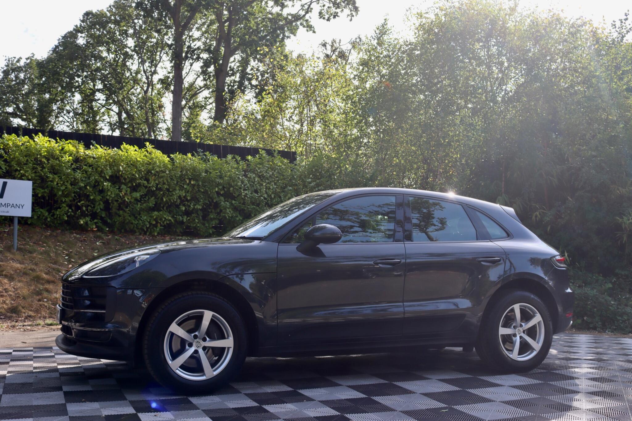 Porsche Macan view 25